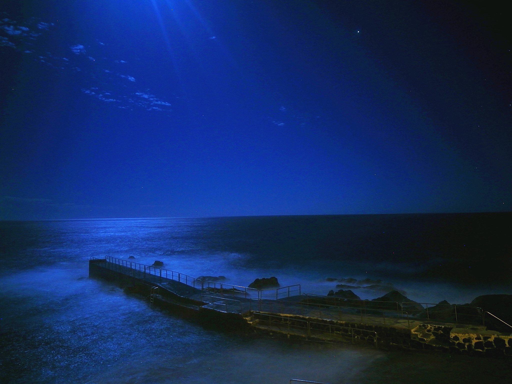 碧海青天夜夜心的前一句是什么？——仰望海天，感悟心灵