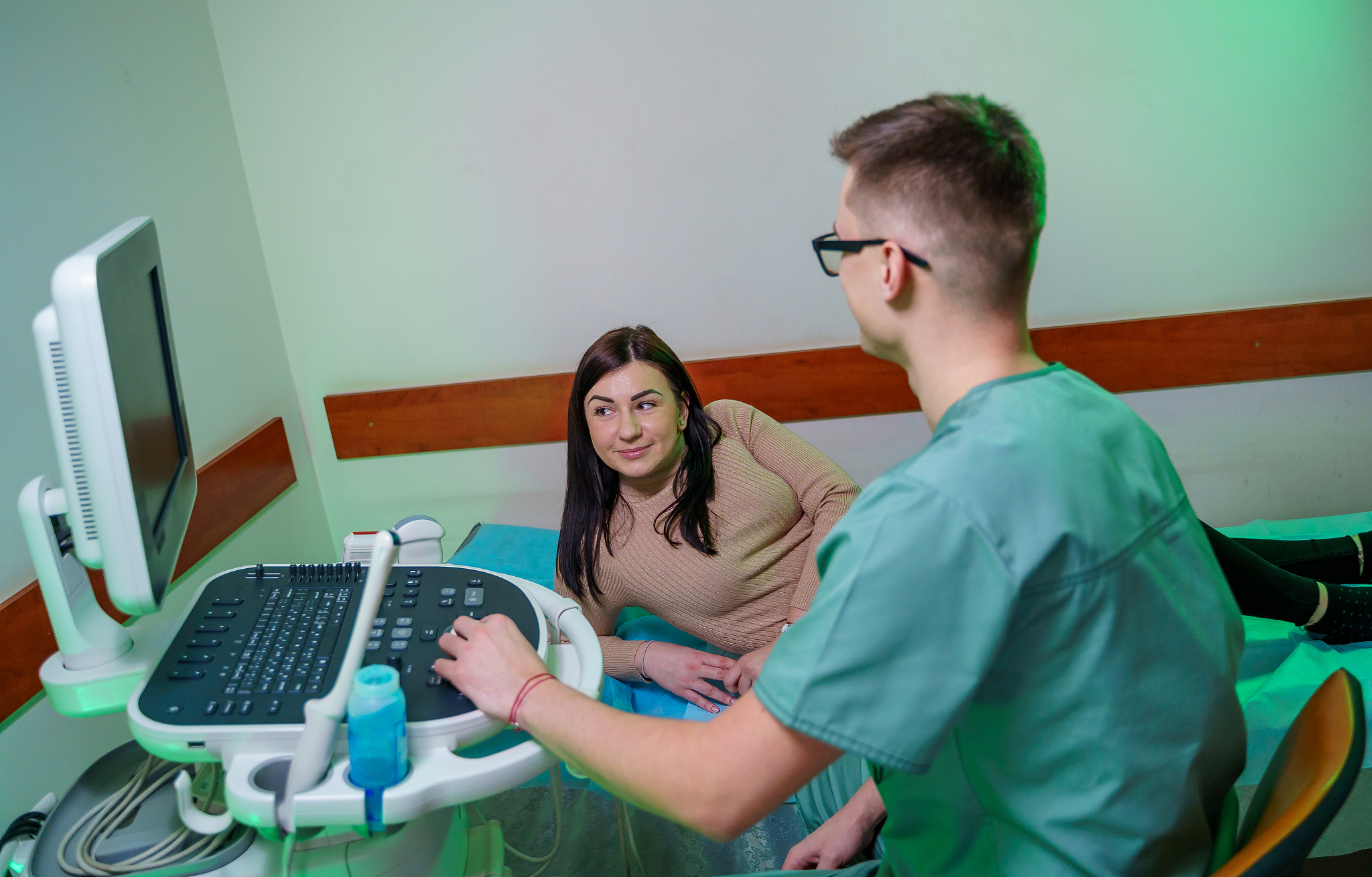 西北民族大学医学部招生老师联系方式：QQ和电话