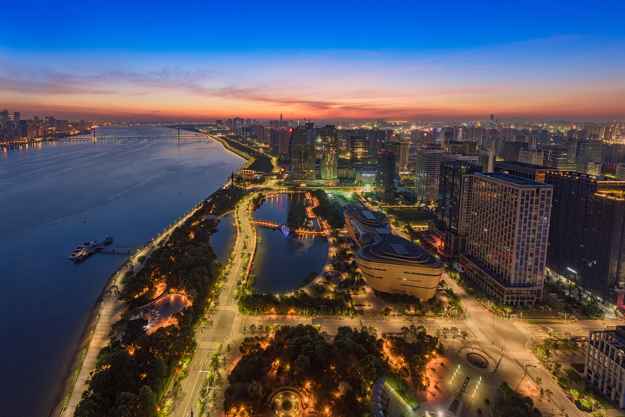 滨杭是哪里？杭州滨江区：钱塘江南岸的繁华新区