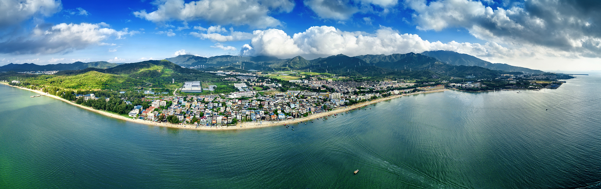 航拍广东深圳大鹏较场尾全景