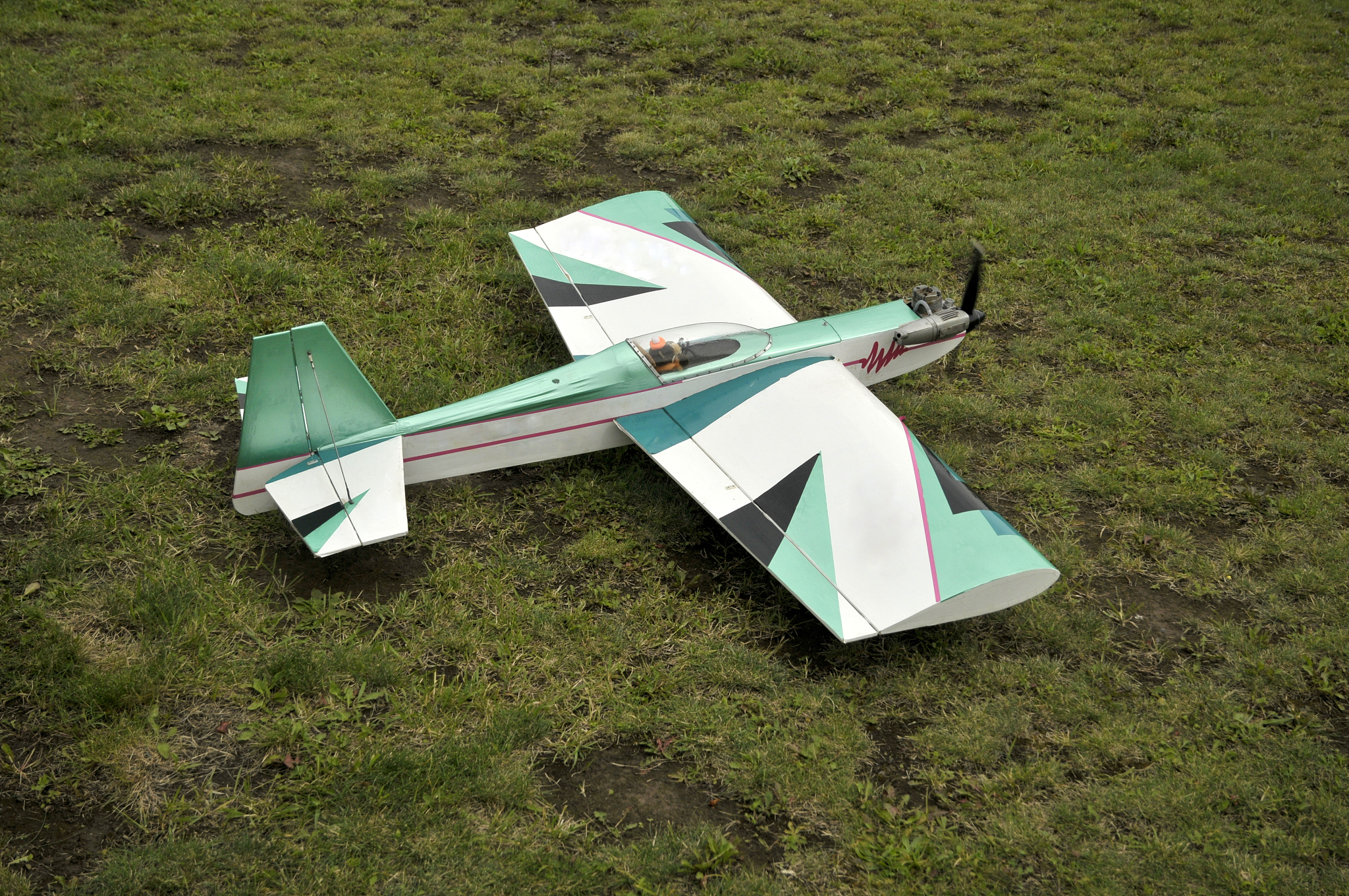 航模航模设计感悟200字航模是指模拟飞机、直升机、无人机等航空器的模型通常使用遥控器或线控器进行控制。航模可以让人们体验到驾驶真实航空器的乐趣同时也是一项具有挑战性的技术活动。航模的种类很多包括电动飞机、燃油飞机、直升机、滑翔机等。除了娱乐目的航模还可用于军事侦察、气象观测、灾难救援等领域。从事航模设计的过程中我发现设计不仅是技术的积累更是创造力和想象力的展示。在每一次设计中我总是充满了无限的激情