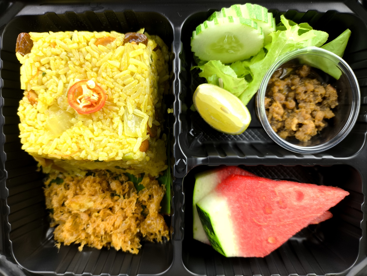 大学食堂的饭菜很难吃并且担心外卖的健康和安全问题那么作为一个普通的住在多人宿舍的大学生应该怎么样改变饮食质量呢