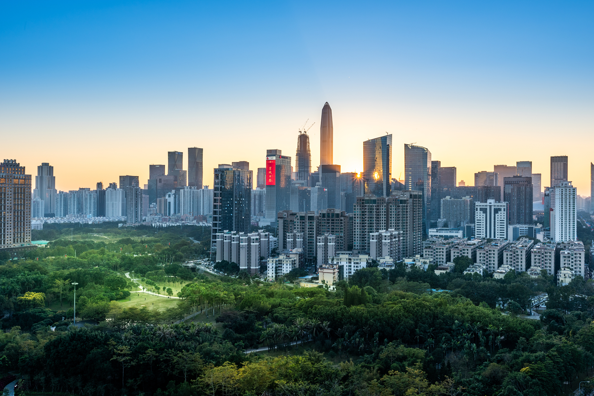 深圳黄昏的天际线