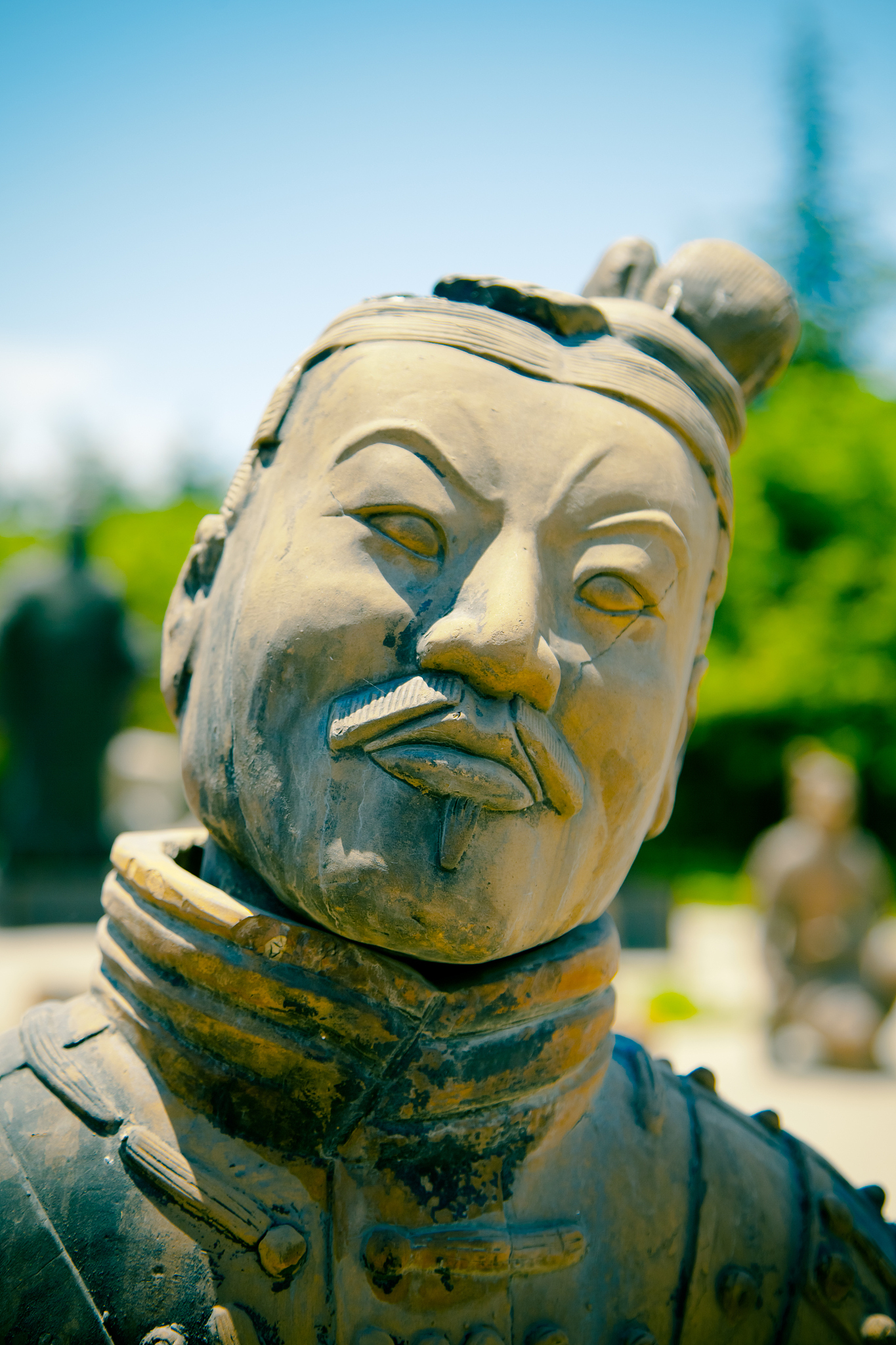 翻译以下内容：秦兵马俑坑土隔梁的水-热-盐运移规律研究