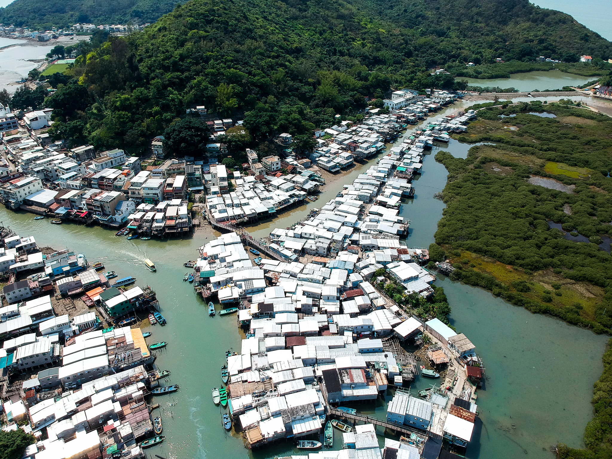 fishing town, island in hong kong