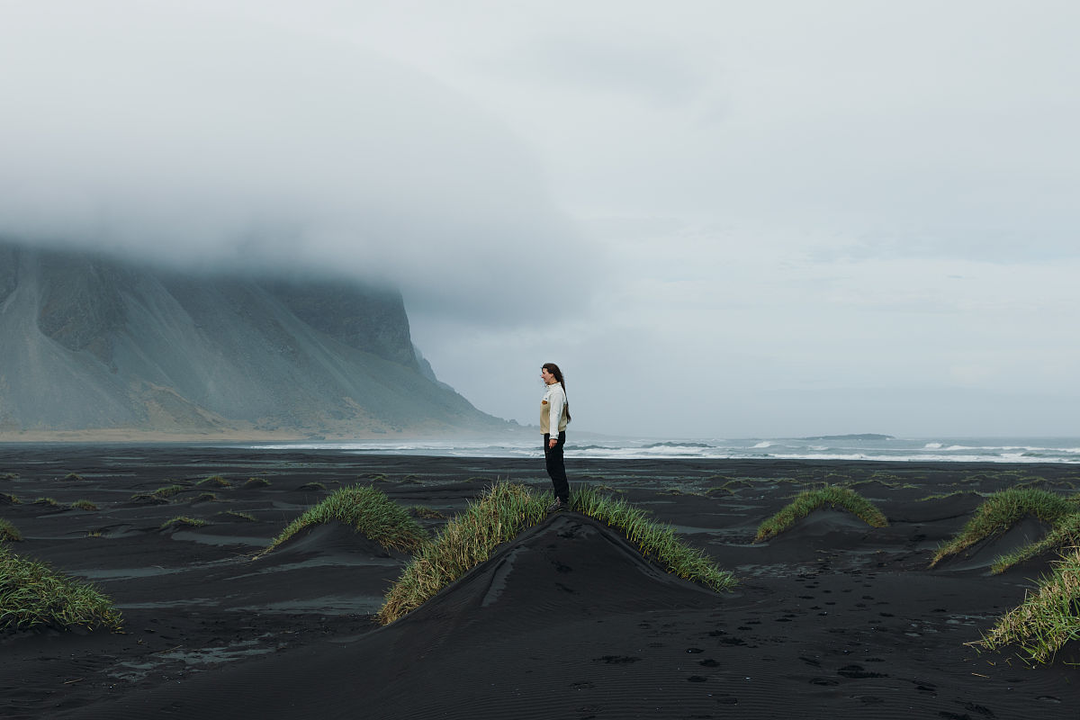 冒险边缘的蓝调：一首关于迷失与寻找的歌曲