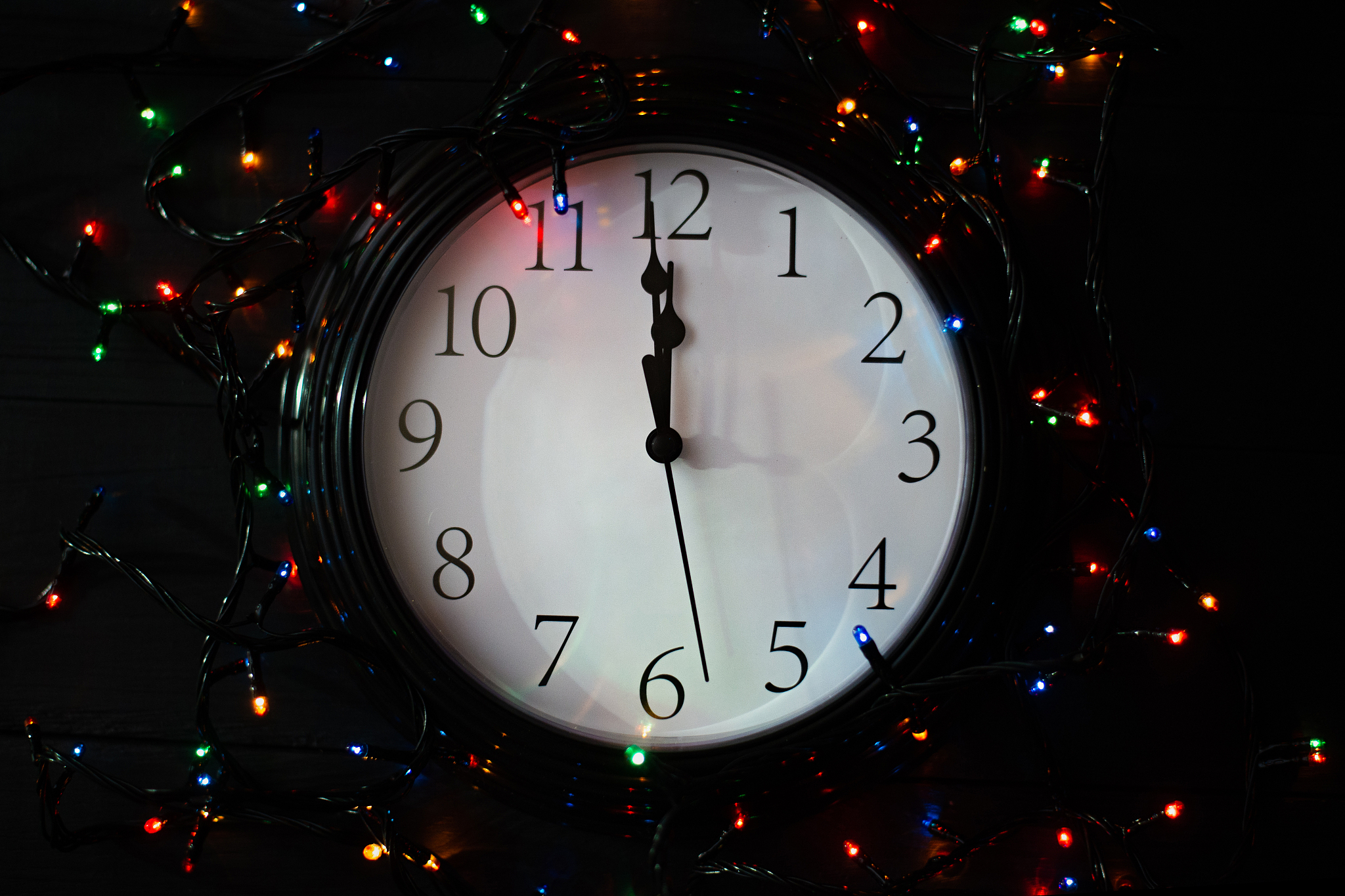 晚上12点是零点吗？解析午夜与零点区别