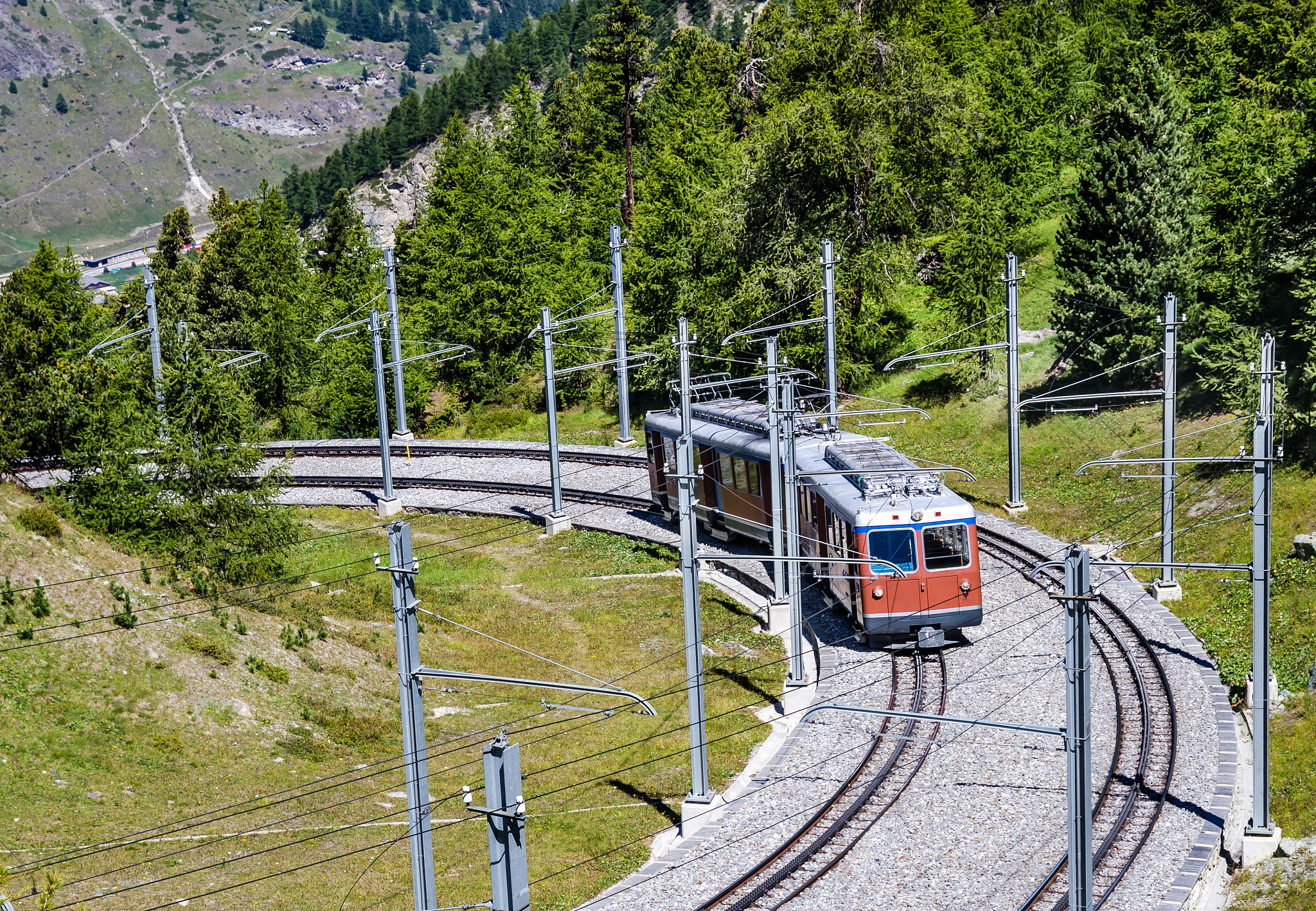 介绍一下瑞士齿轨火车