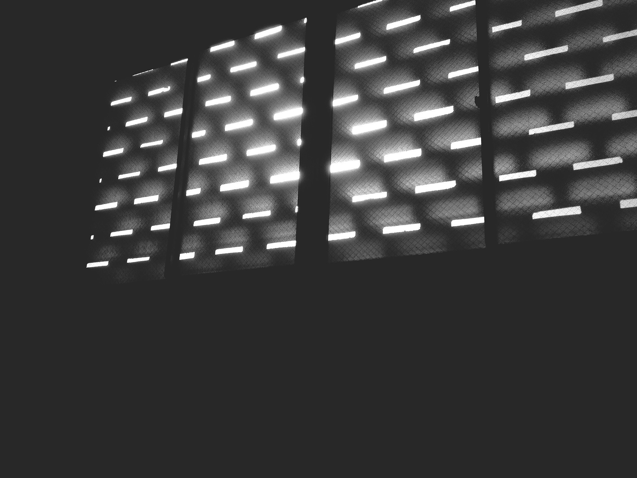 你能解释什么是半波暗室吗