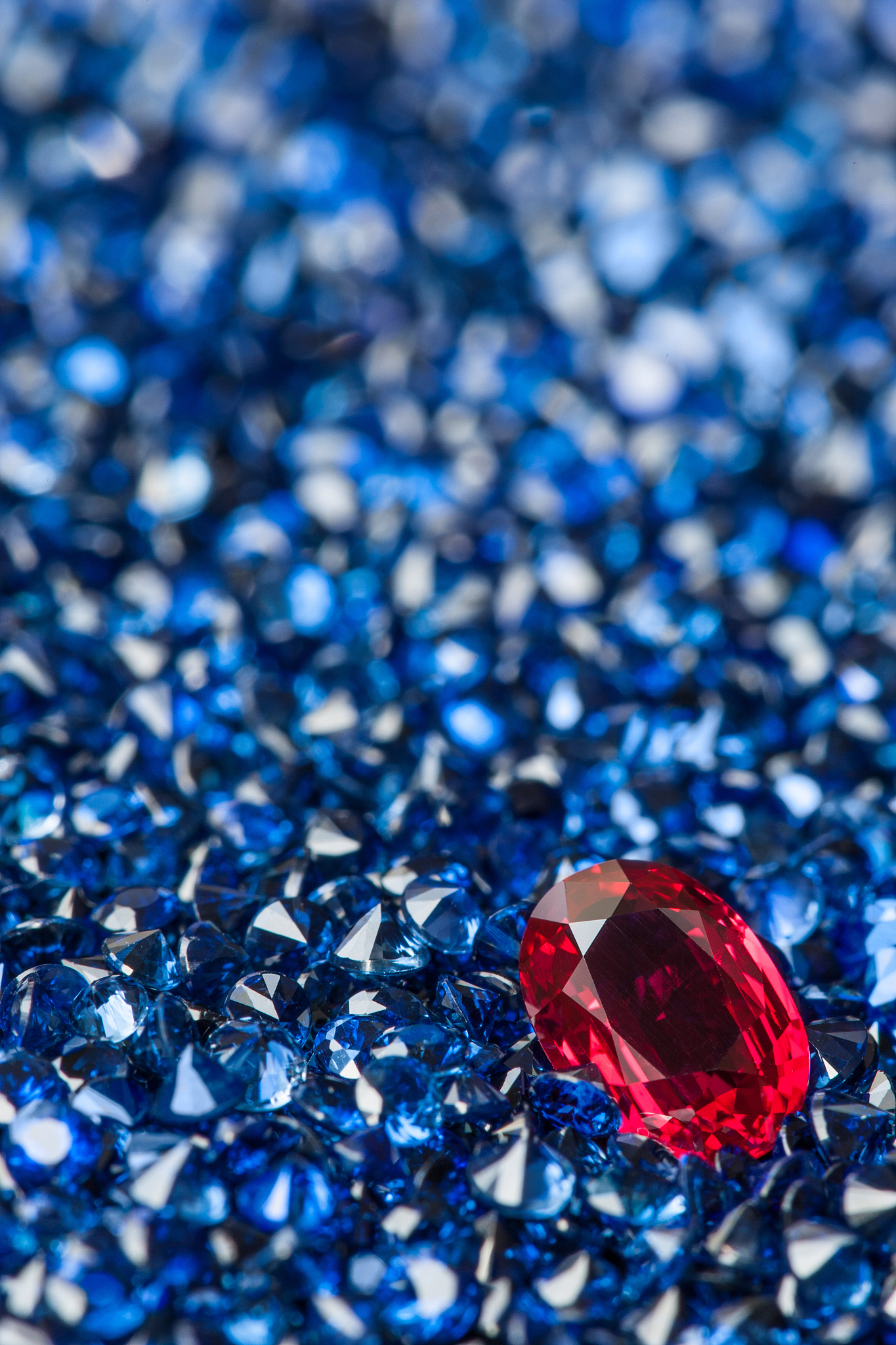 蓝宝石和红宝石哪个更好如何挑选品质好的宝石从哪些方面判断如何购买到性价比最高的宝石