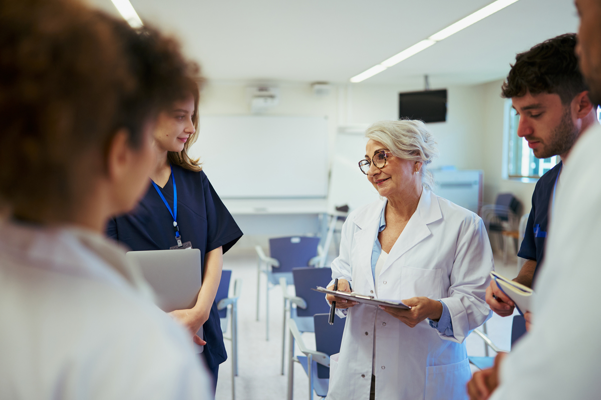 护理学专业就业方向：医院、养老院、社区、教育机构等