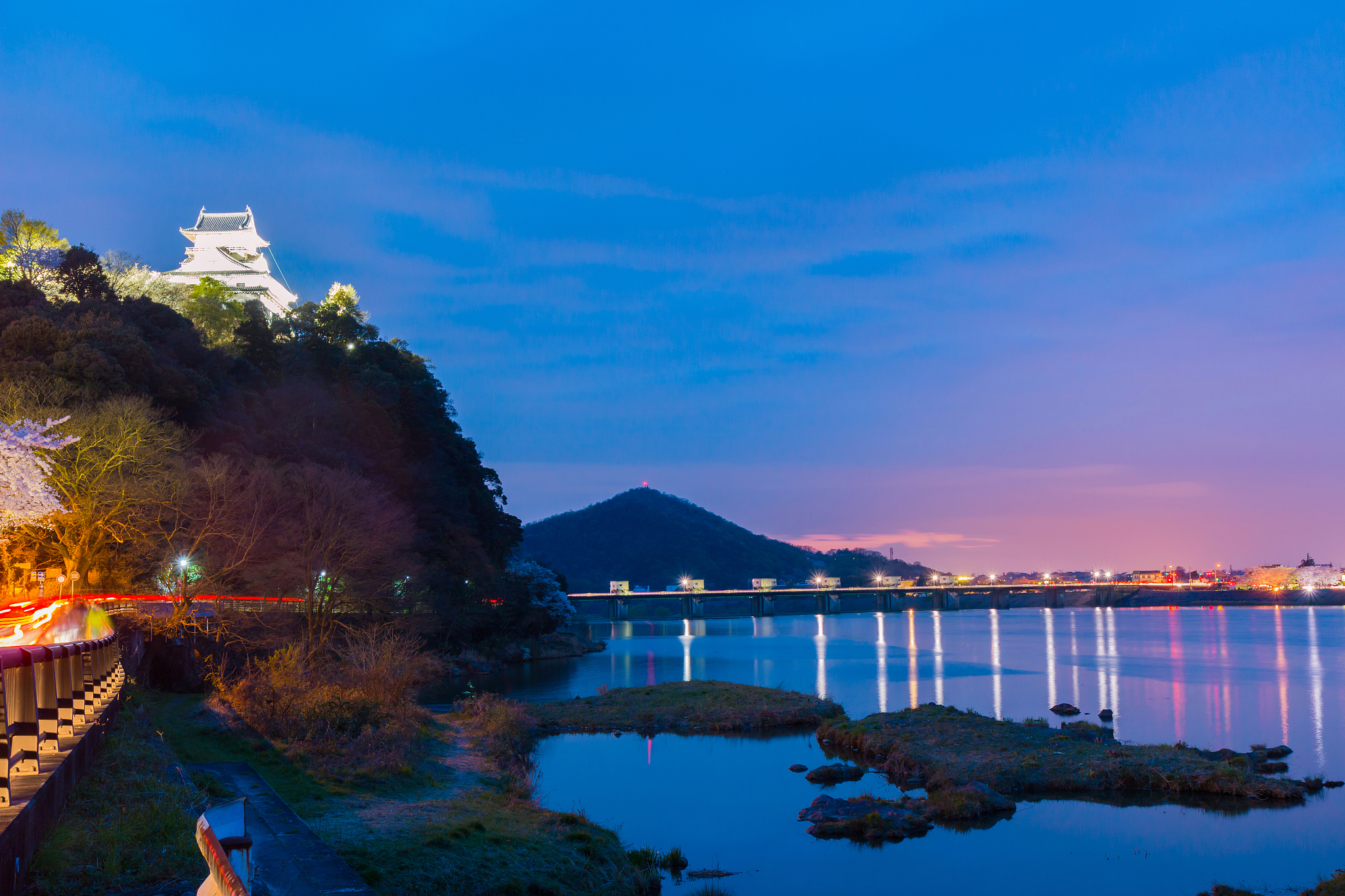 landscape of inuyama city view with kiso river in night