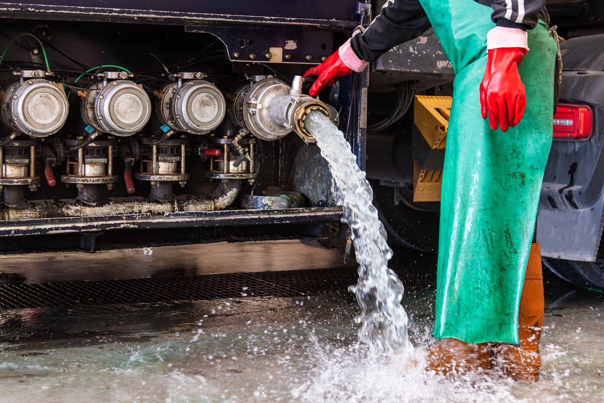 超高压水清洗：工业清洁的效率和经济效益倍增利器