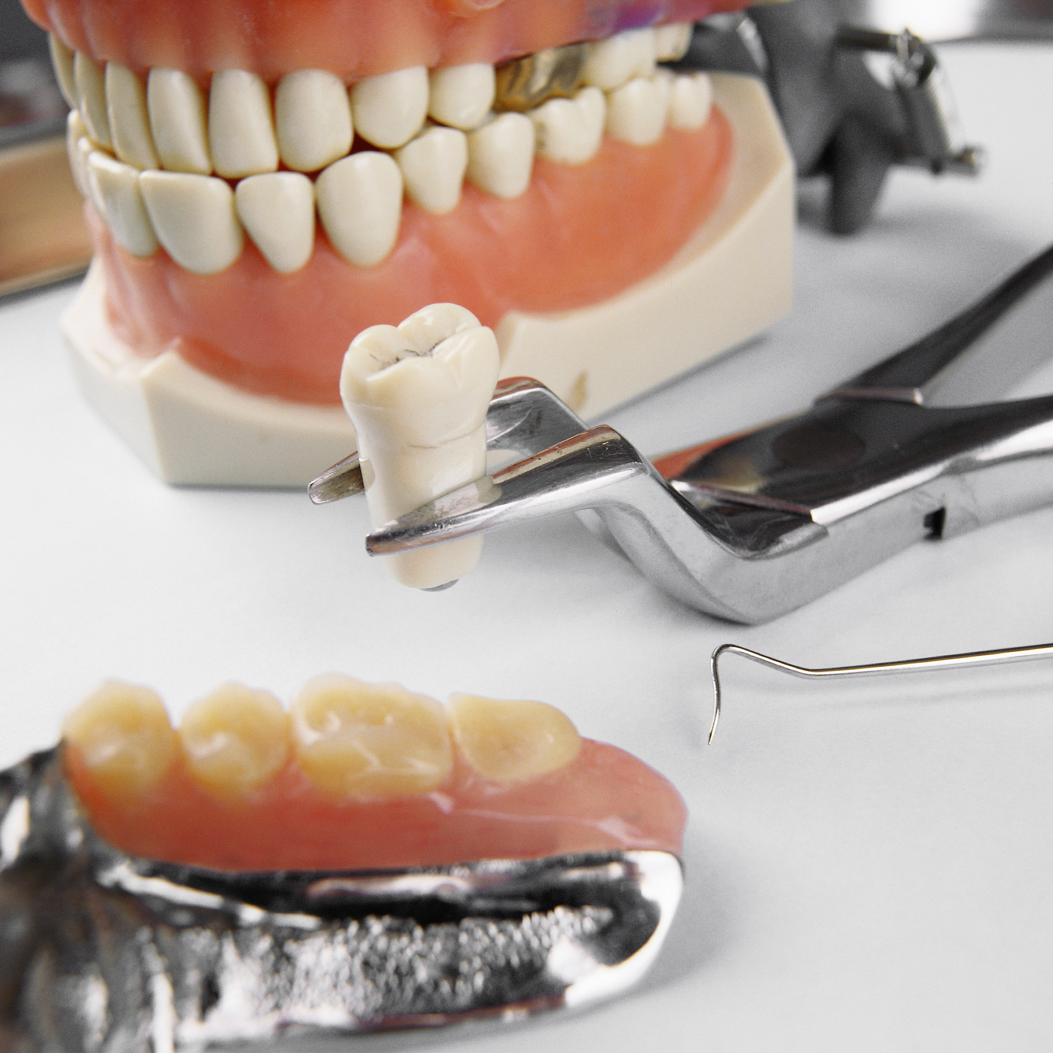 2019年毕业读口腔修复工艺专业怎么样？就业前景分析