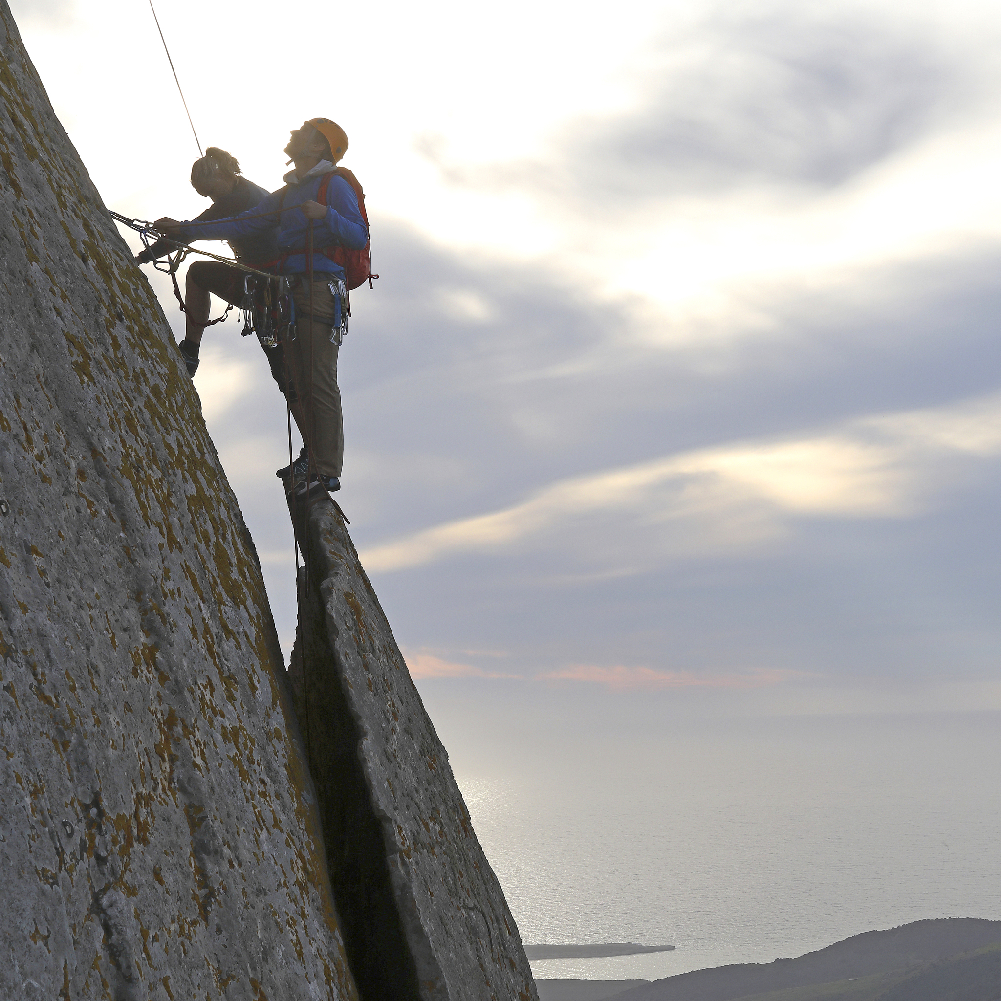 挑战自我：户外探险如何培养勇气和毅力