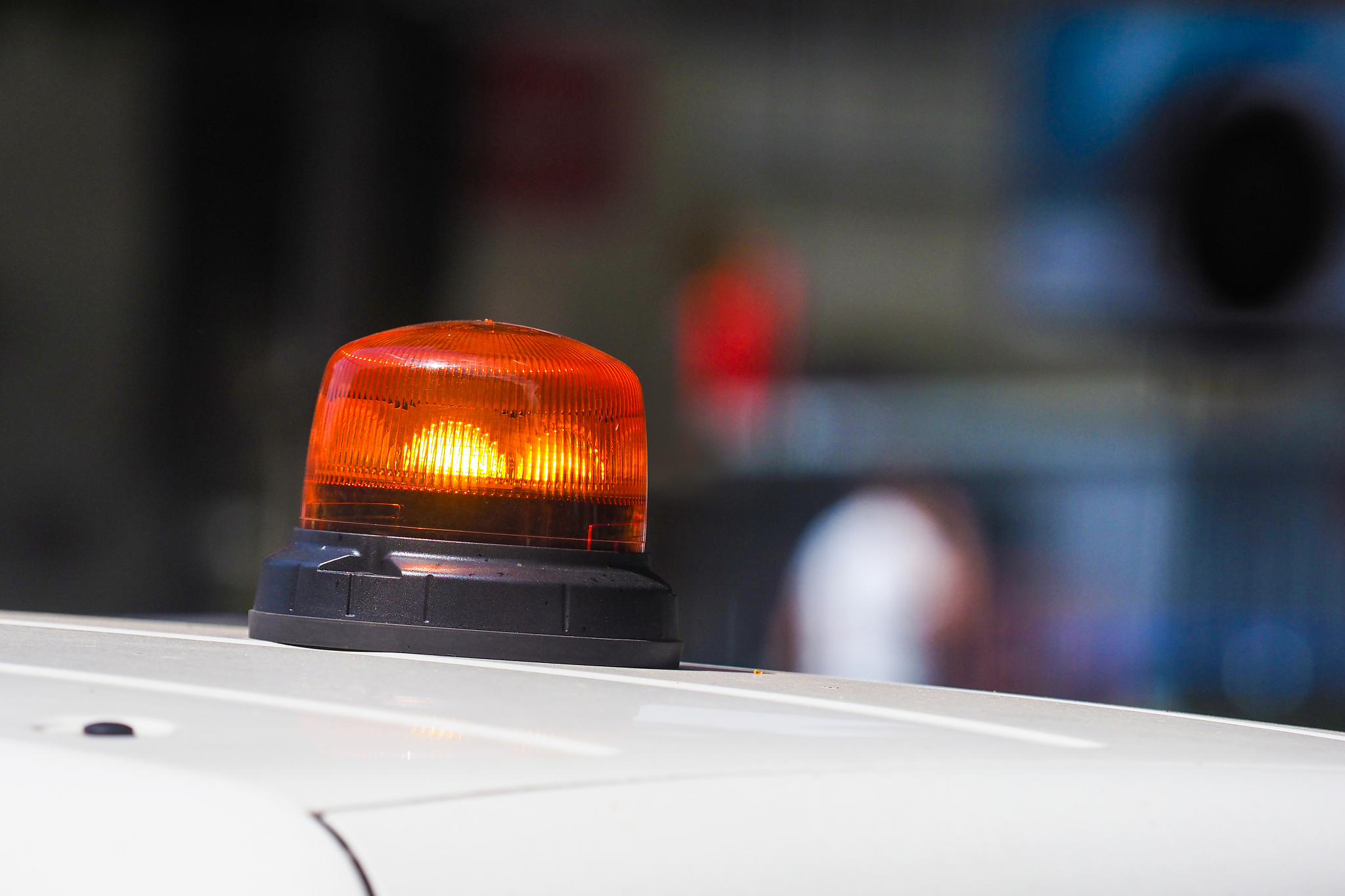 重庆航空学校：飞机灯光识别与特殊含义详解