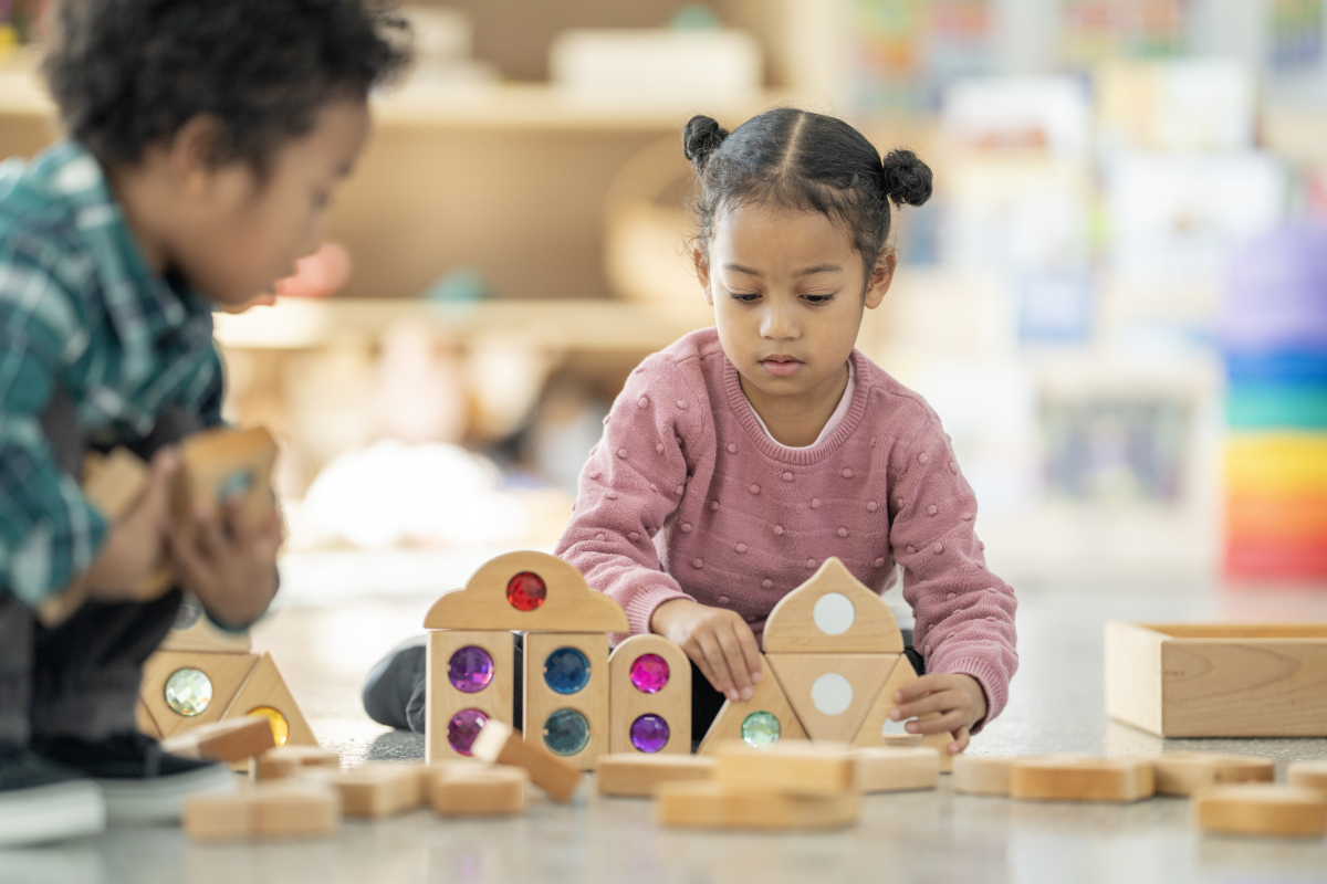 分析学习内容和方式单一、枯燥是导致幼儿学习兴趣低的原因写成一段话格式不少于300字。