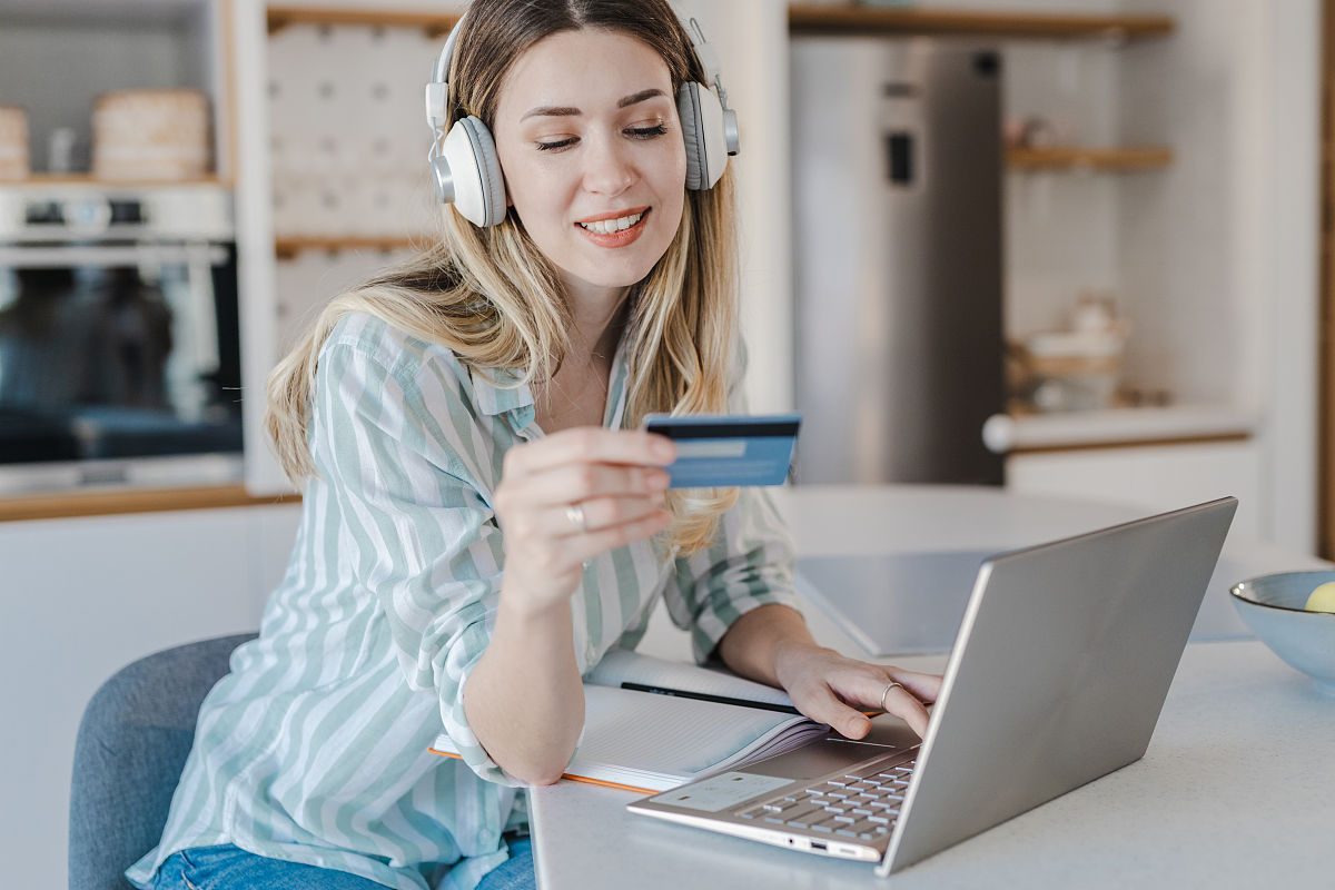 贵州省邮电学校电子商务物流专业：选择方向与就业前景