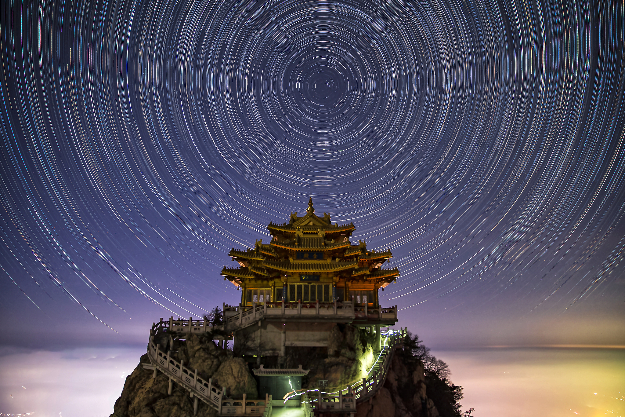 夜晚老君山星轨