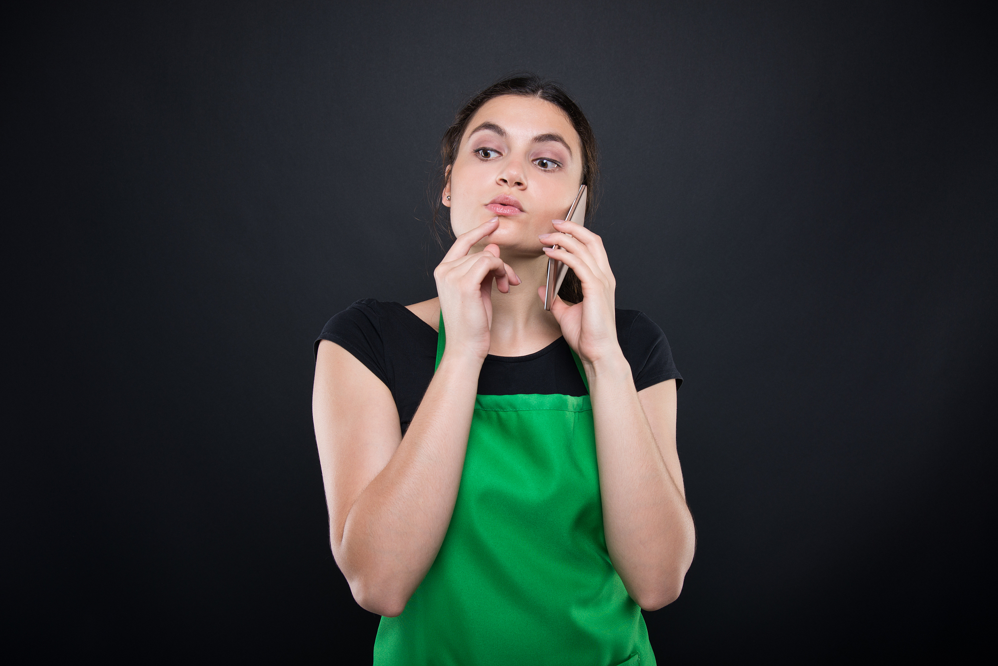 我想设计一款围裙我已经画好图纸了我应该怎么进行生产销售呢