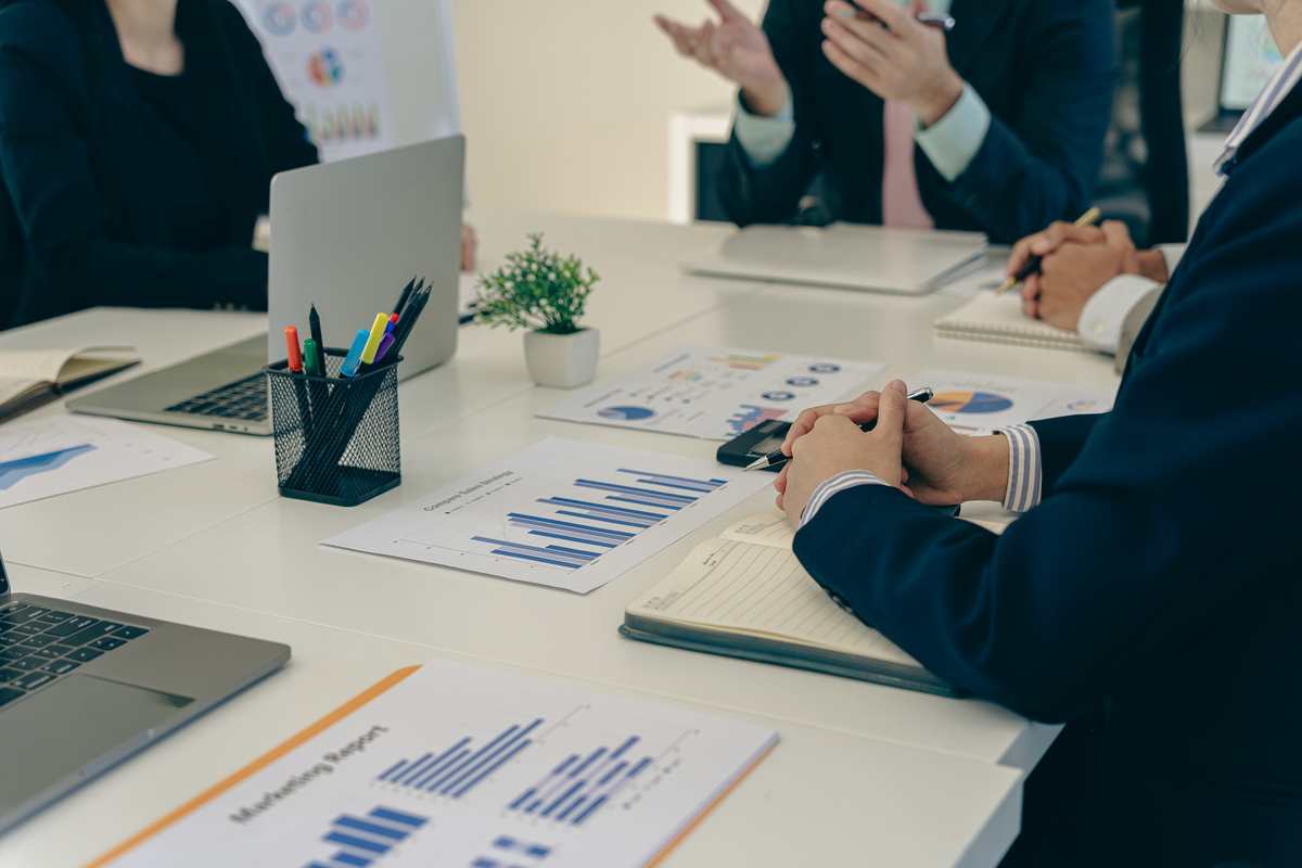 服装行业会计与投资会议：财务策略、数字化创新和时尚趋势