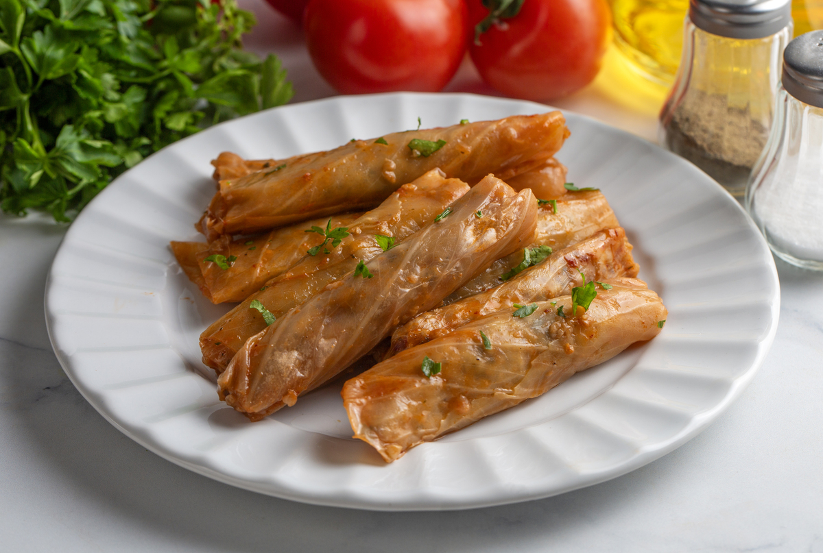 lahana sarma - 卷心菜卷,土耳其传统食物,将煮熟的叶