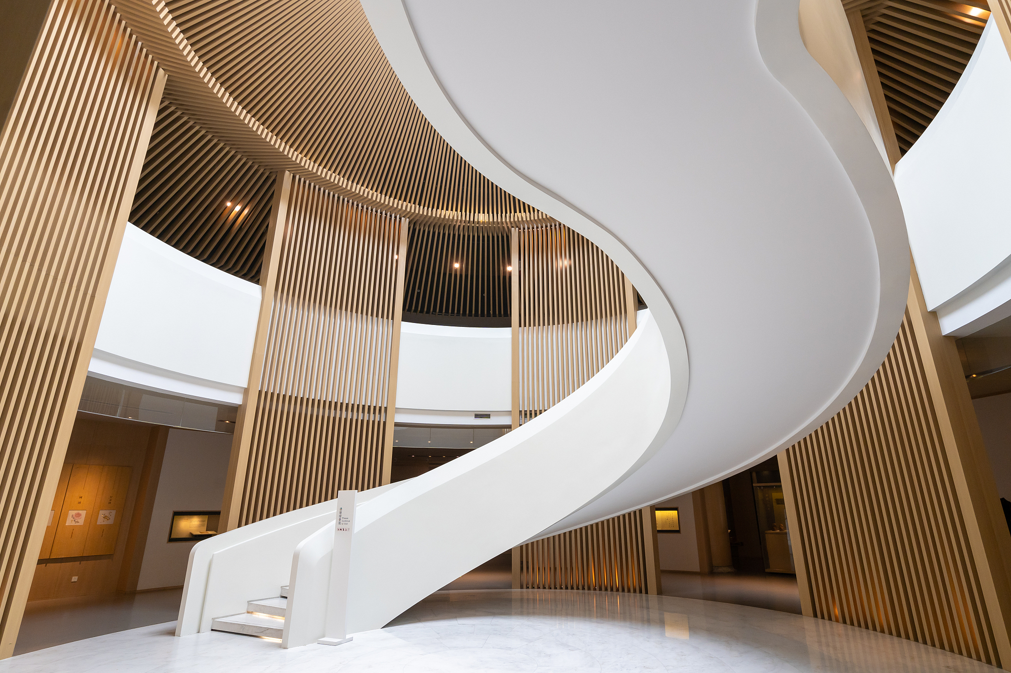 写一首表达怀旧或者类似情绪的中文古典歌曲歌曲表达的主题为反叛歌词结构为Verse1、Verse2、Pre-Chorus1、Chorus1、Chorus2、Verse3、Verse4、Chorus3、Bridge1、Chorus4并确保Verse1、Verse2、Pre-Chorus1、Chorus1、Chorus2、Verse3、Verse4、Chorus3、Bridge1、Chorus4歌词不重