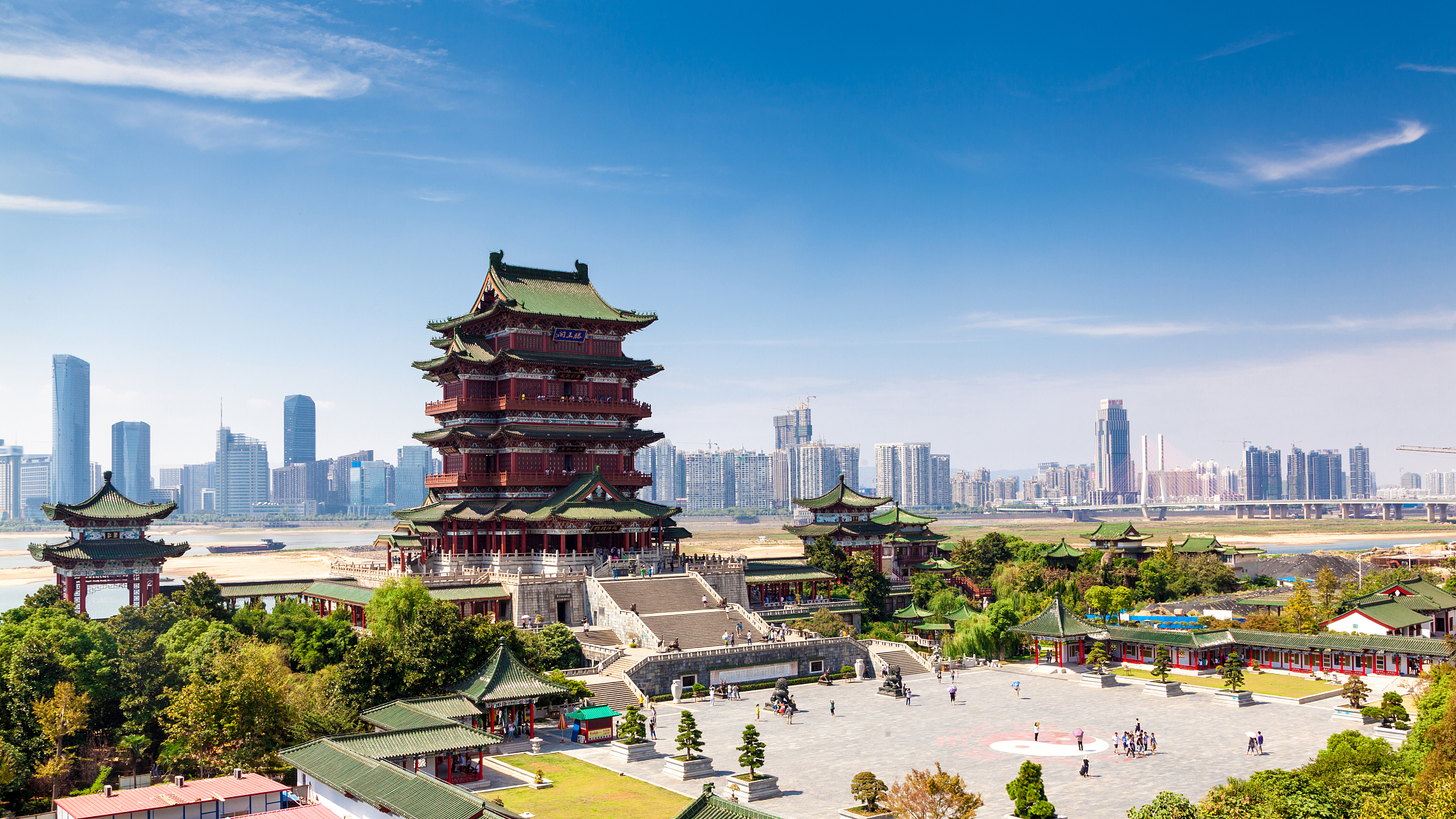 江西南昌吃住行攻略：探寻历史文化与现代繁华