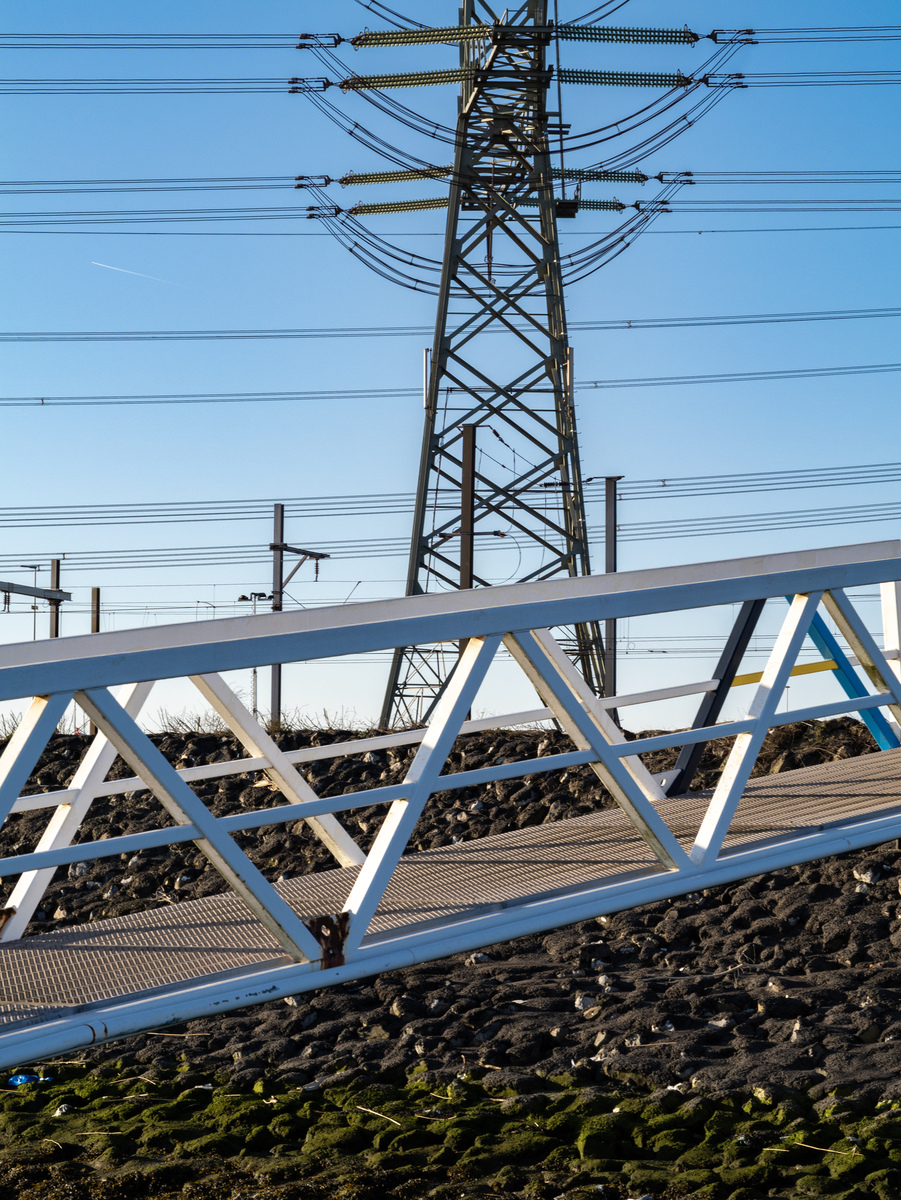 交叉双导线网：提高输电容量和可靠性的高效方案