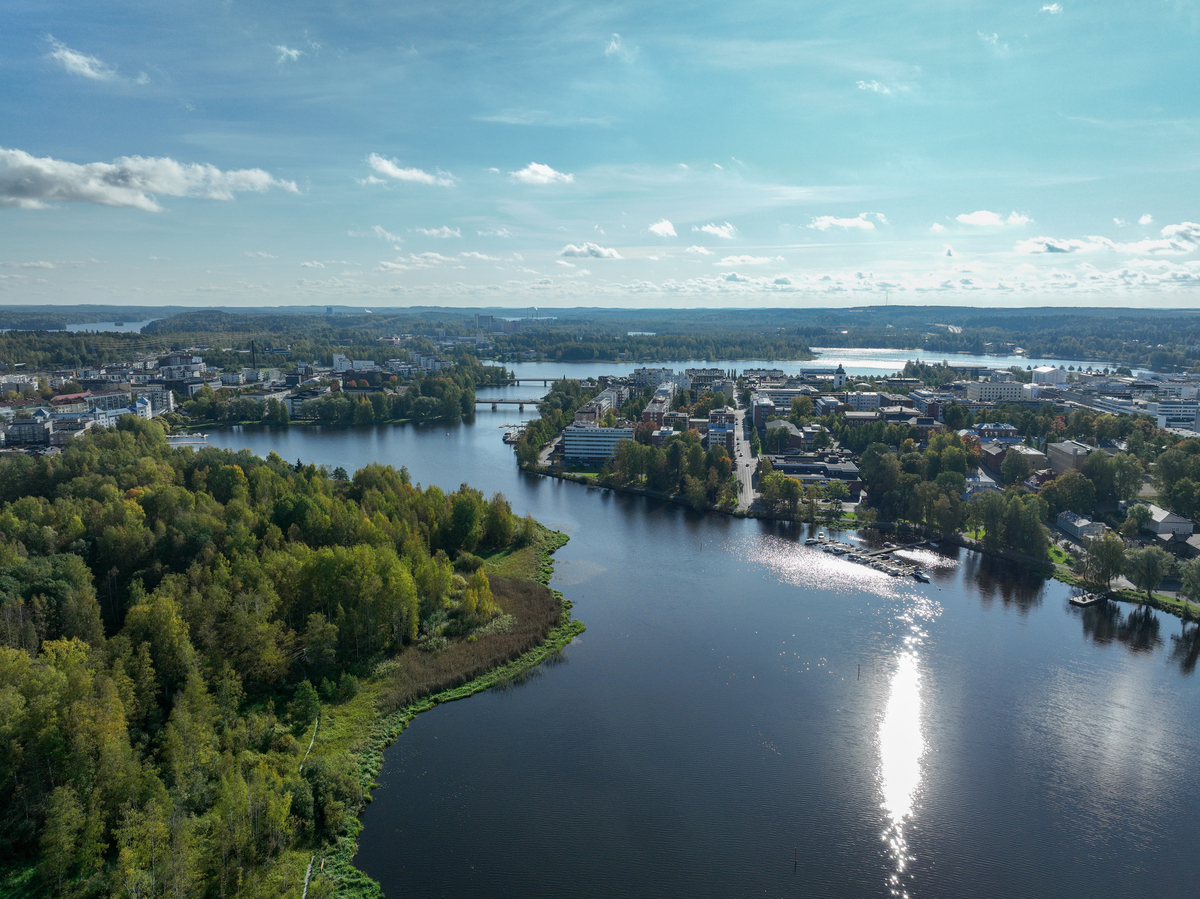 Using the refined management theory write a literature review of no less than 500 words about the lack of a perfect legal system in the protection process of Ludang Lake Wetland Park in Wujiang Distri