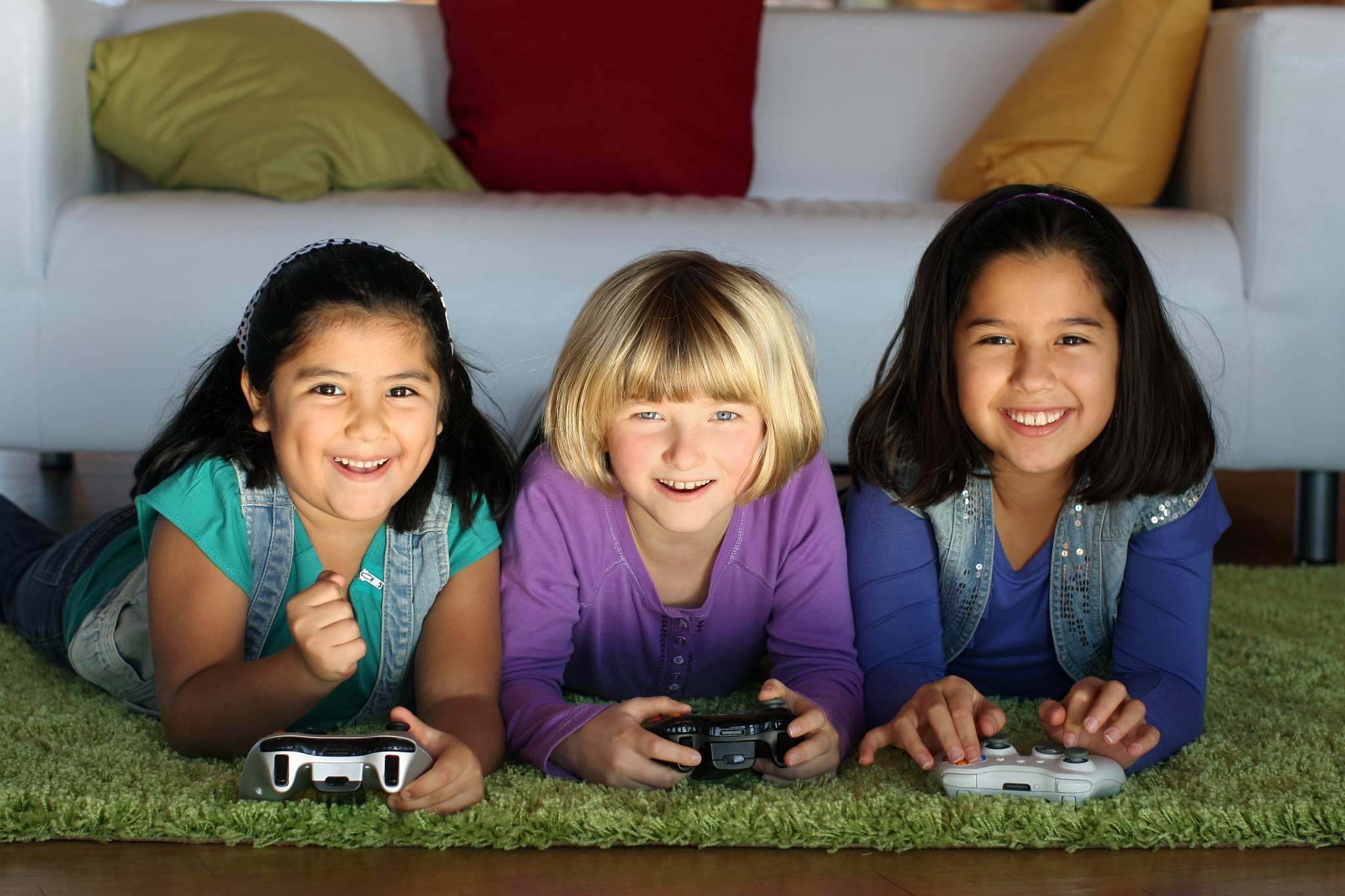 girls playing computer games