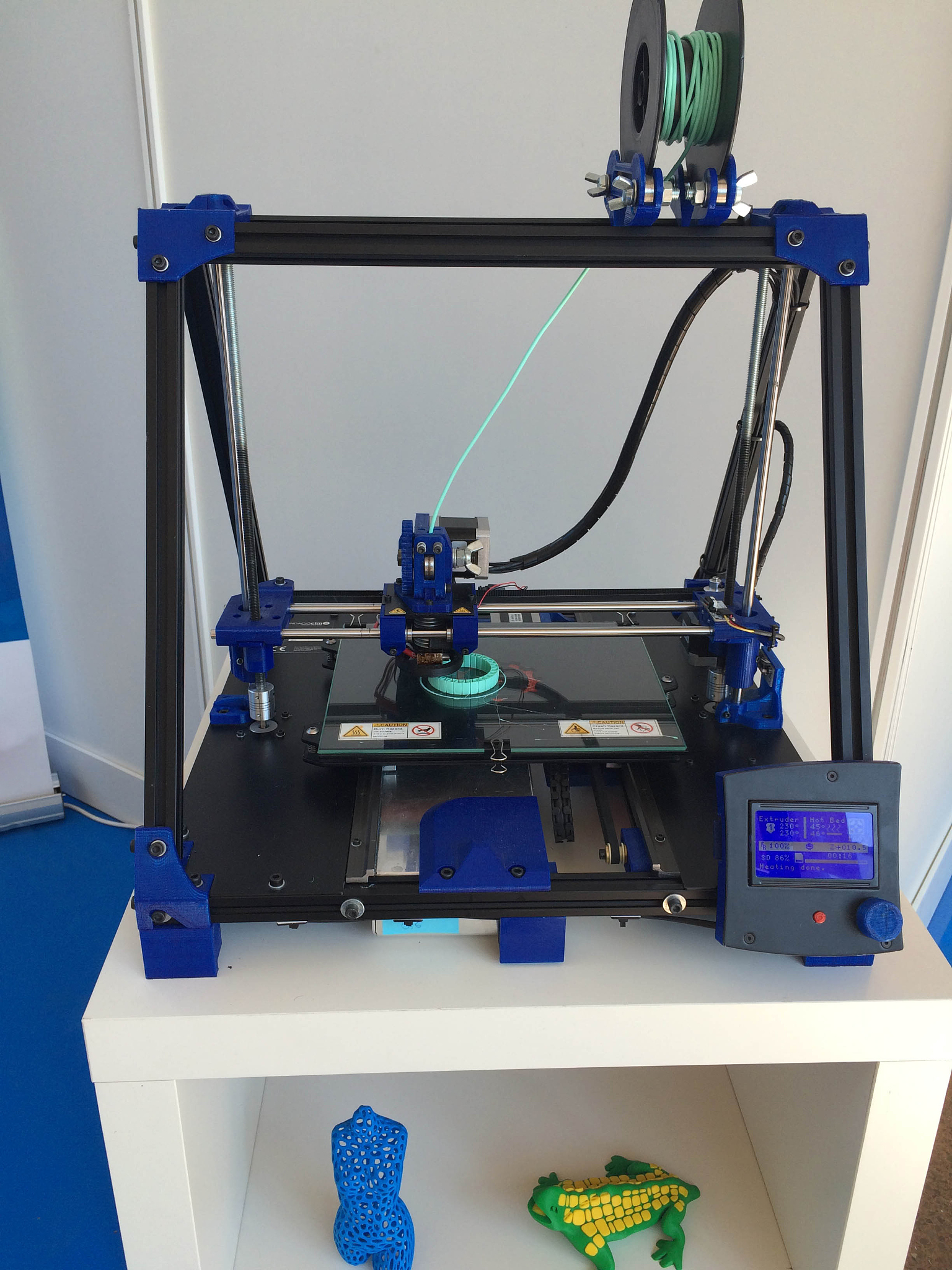 改写能对物体进行自动化全视角的三维轮廓测量改写后与原句尽量不出现重复词