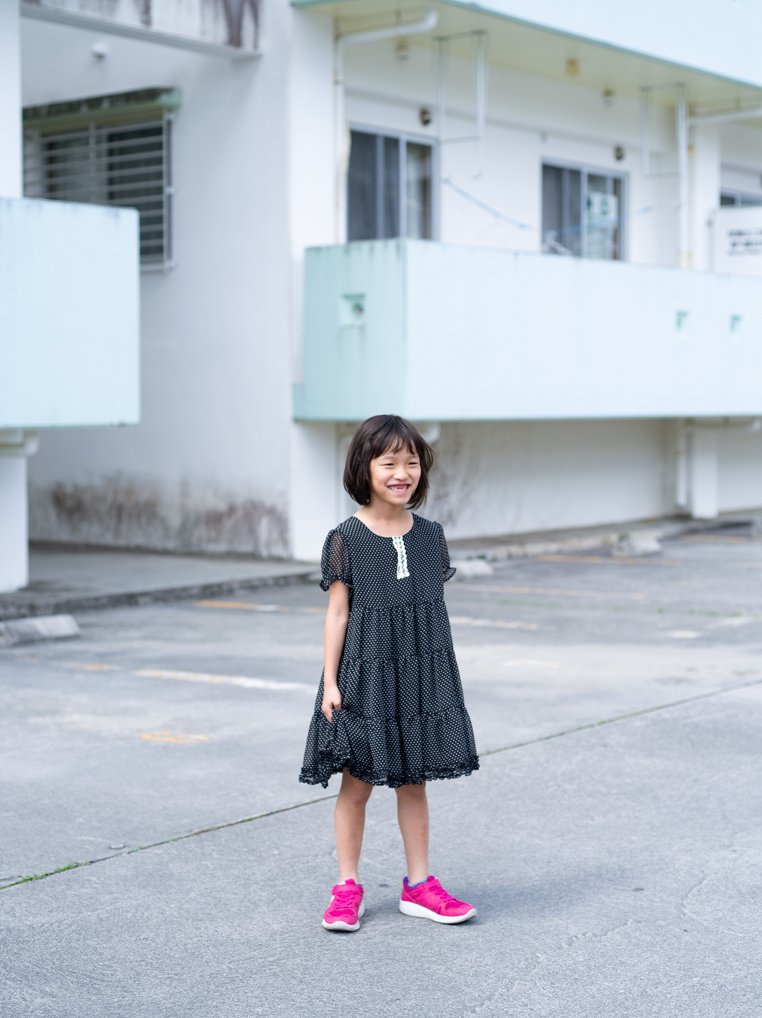 撰写一篇时尚服饰美文关键词：夏天、潮酷穿搭童年时光