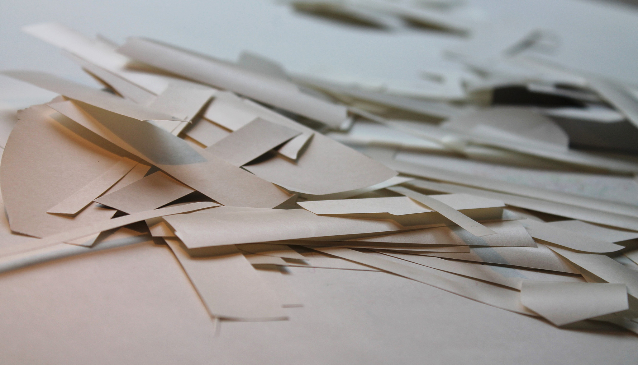 我想围绕paper slitting blades写一篇文章你可以给我一个简单的纲要吗