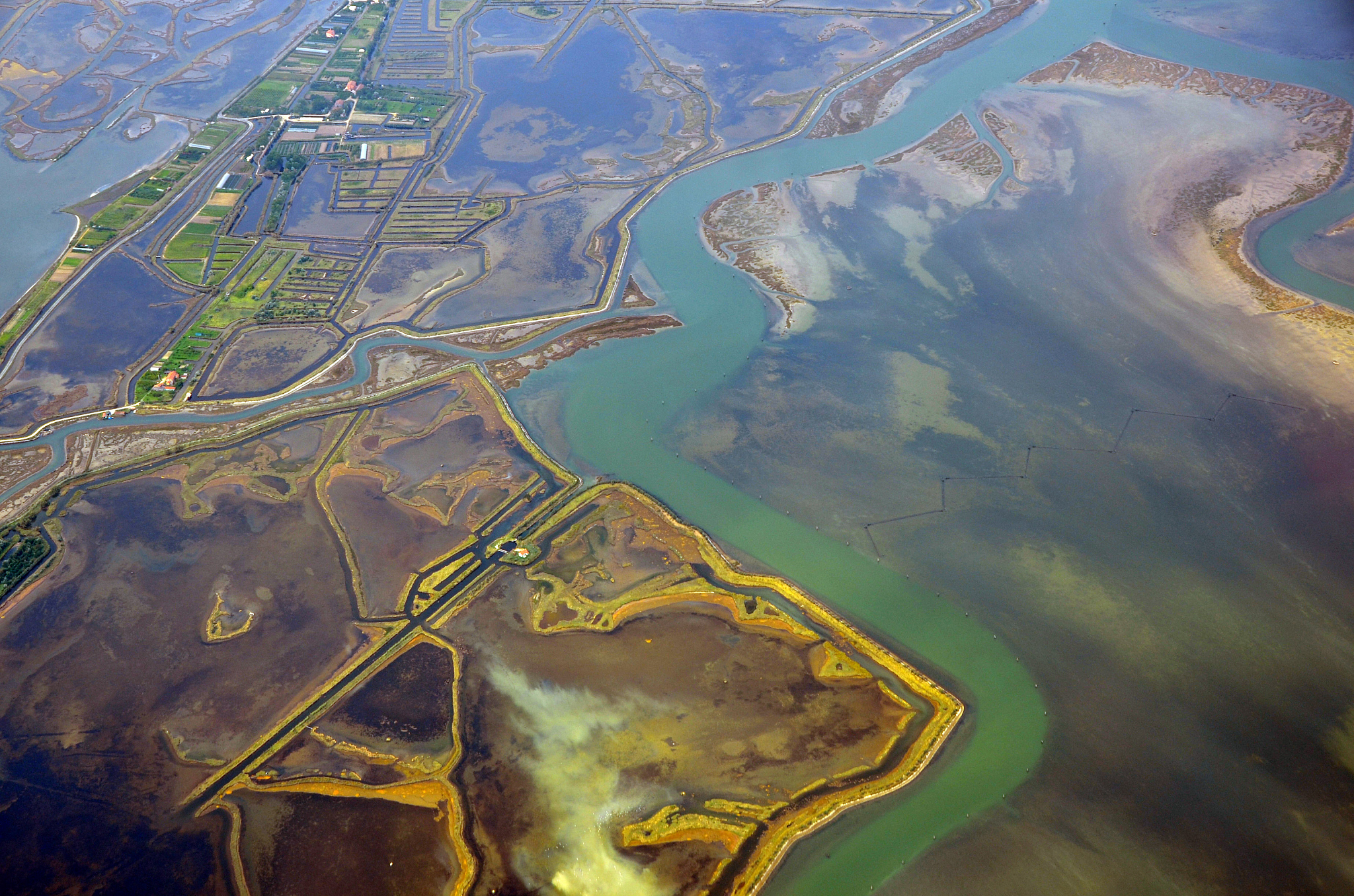 泾渭分明的意思