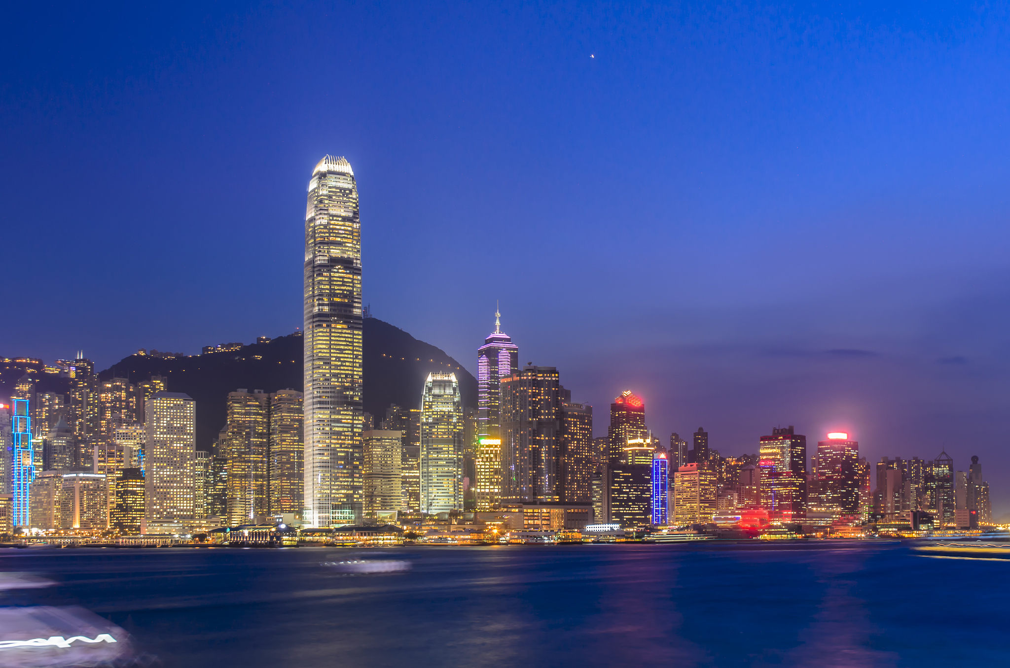 香港维多利亚港夜景和城市