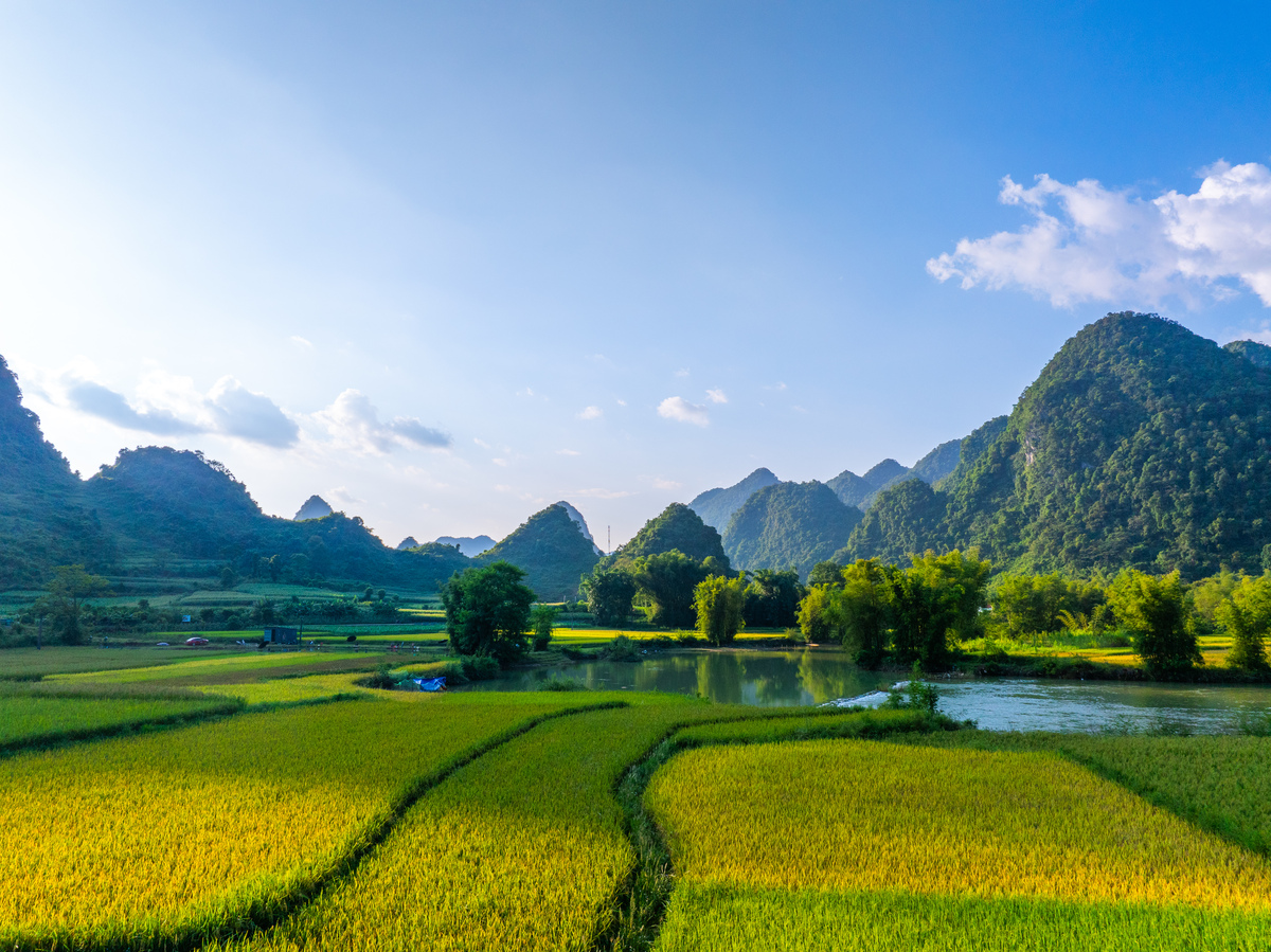 万峰林之旅：美景与奇观