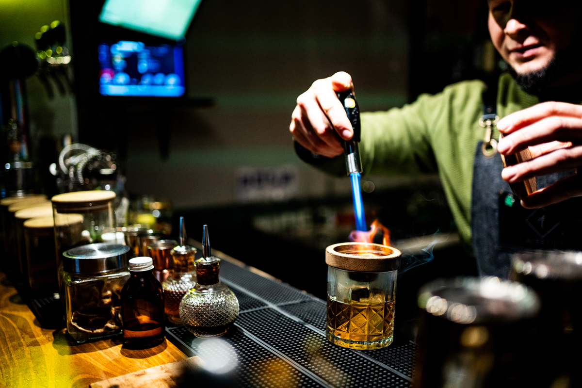 酒吧解忧的文案