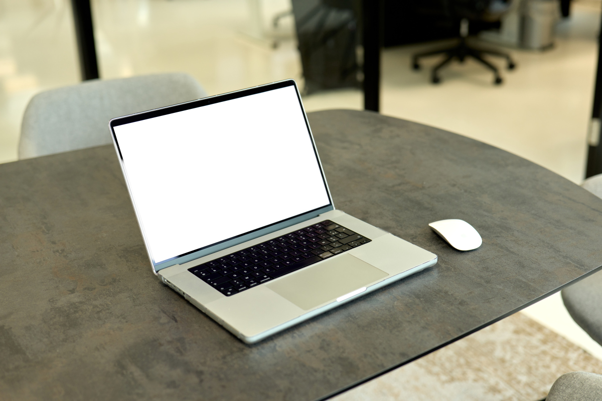 能不能在这以上邮件中 增加下我们产品的优点：比如耐用时尚百搭而且能装14inch 笔记本电脑