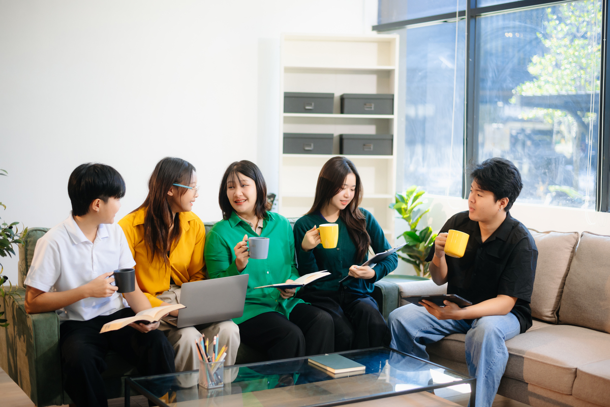 同时结合本期大学生国际素养课的主题内容谈一谈你对本期课程的感受有哪些收获最令你印象深刻的一节课开头即行