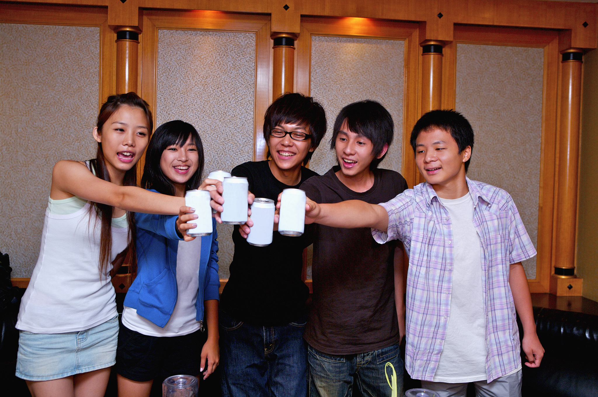 春城夜话：醉酒游戏与美好时光