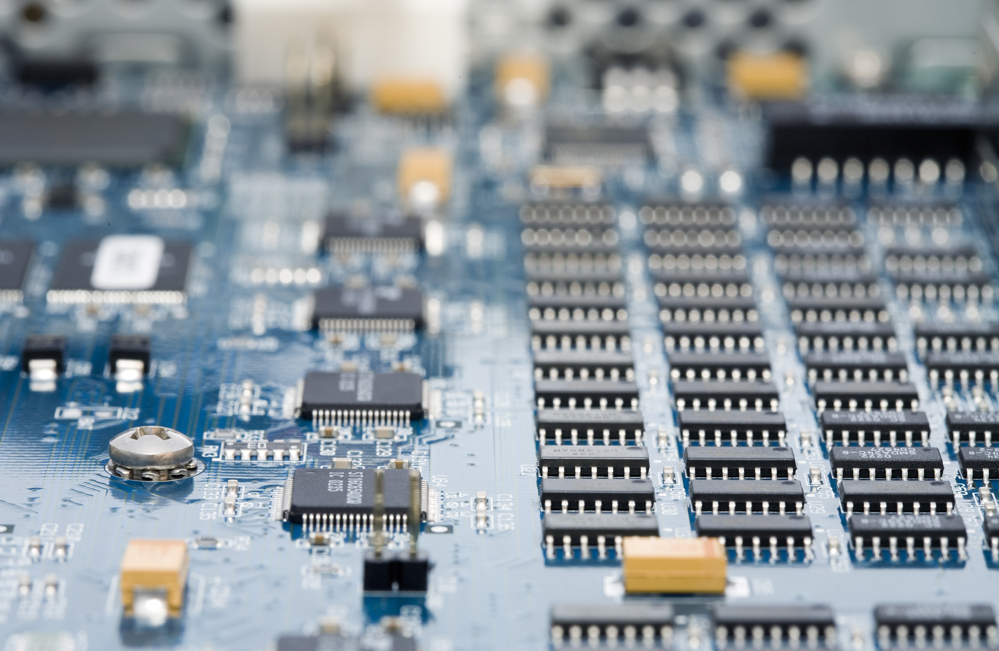 什么是半导体存储器有何特点