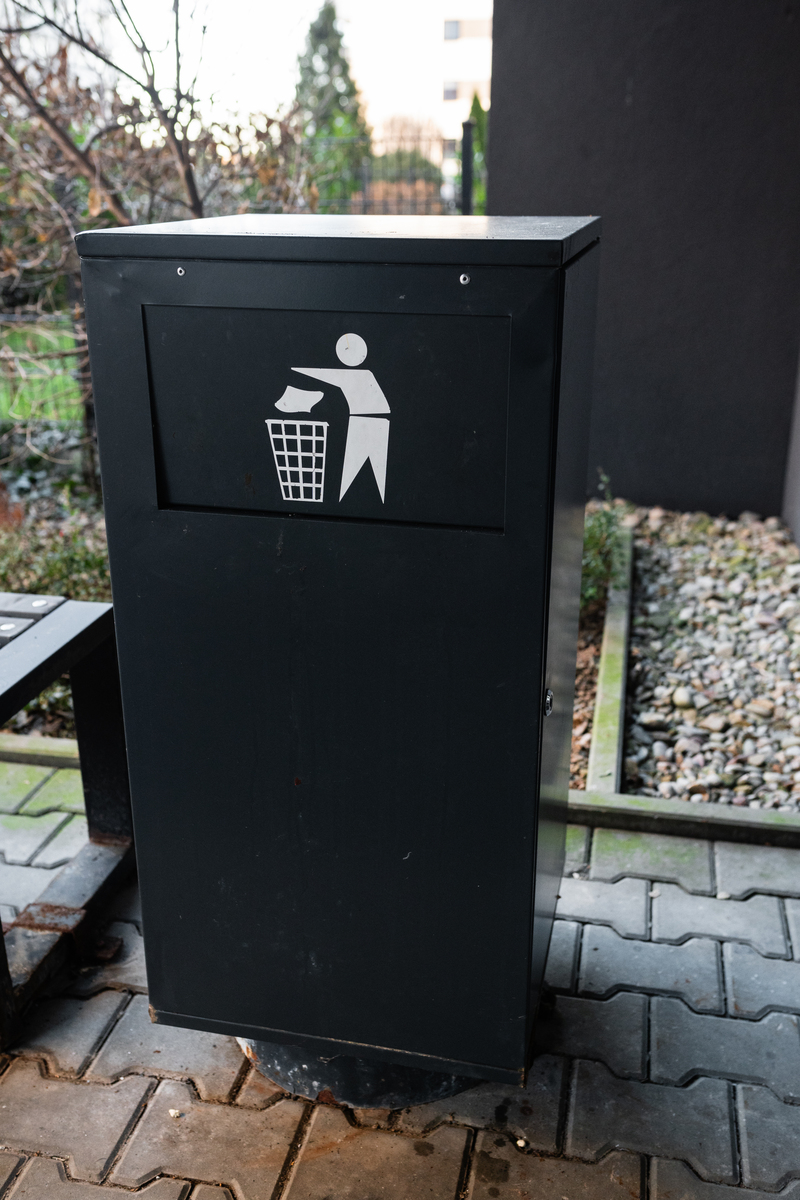 可除臭灭火的户外垃圾箱设计意义和发展趋势