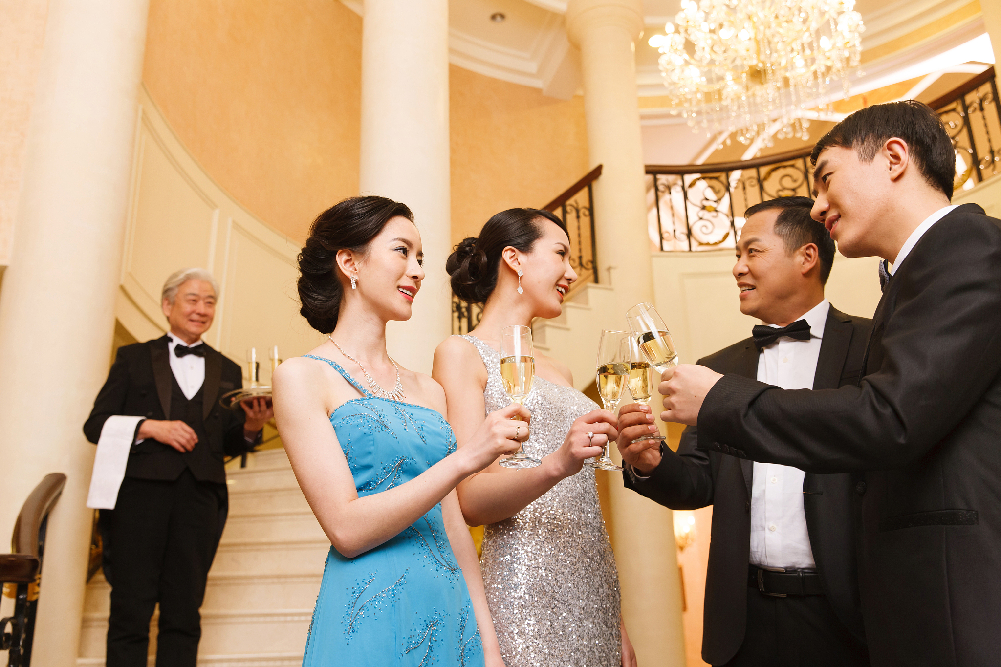 酒桌上如何向技能专家敬酒致辞？