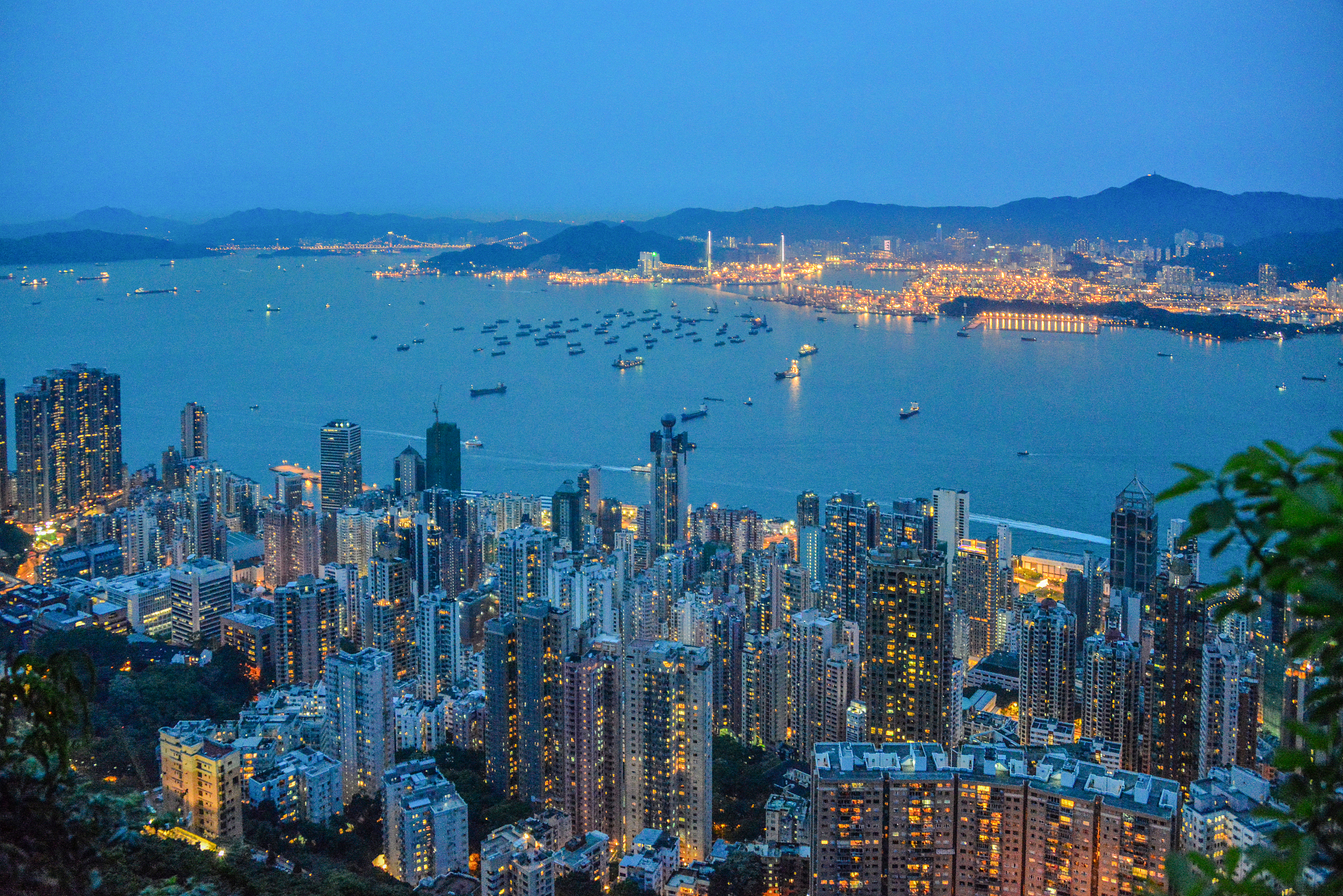 一国两制：促进香港澳门繁荣稳定和发展的关键