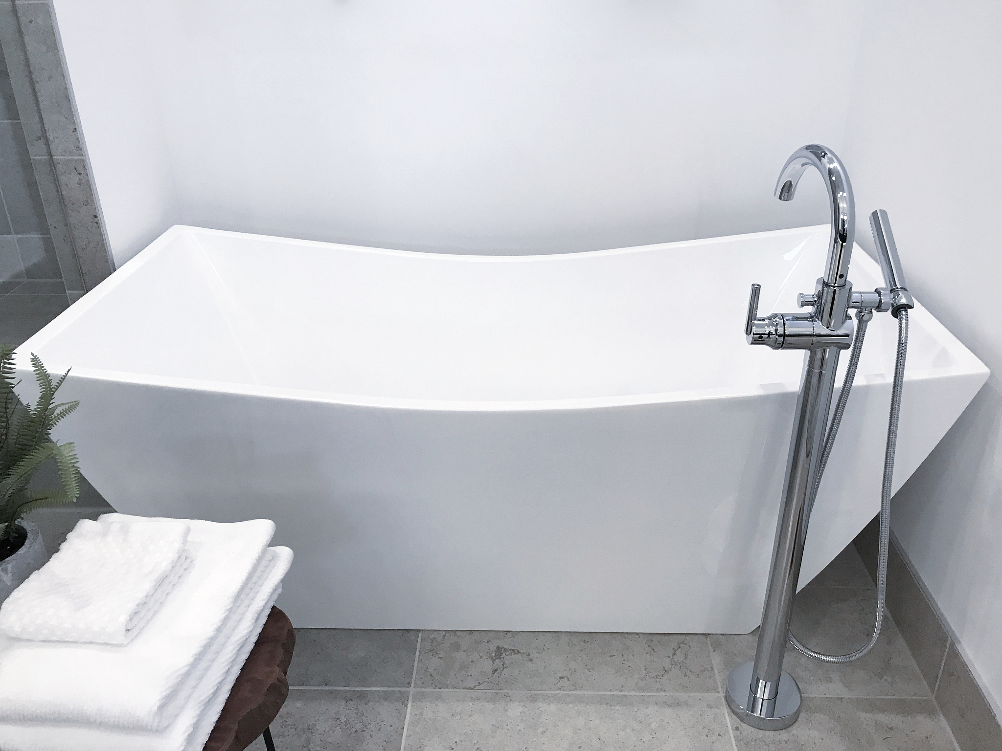 Full-Body Massage & Drying Experience: Introducing the HydroBreeze