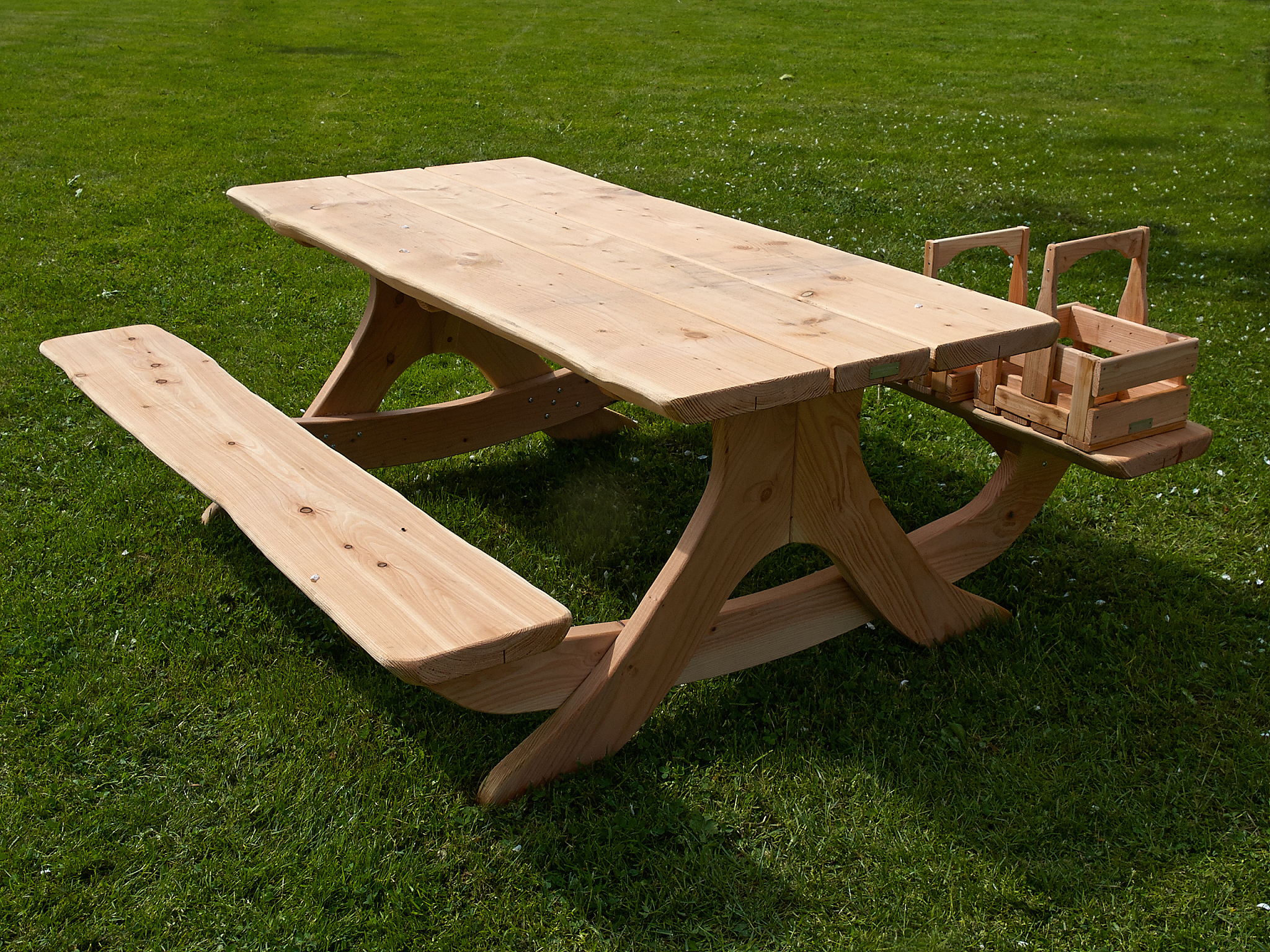 实木野餐桌价格 - 了解不同品牌、材质和尺寸的影响