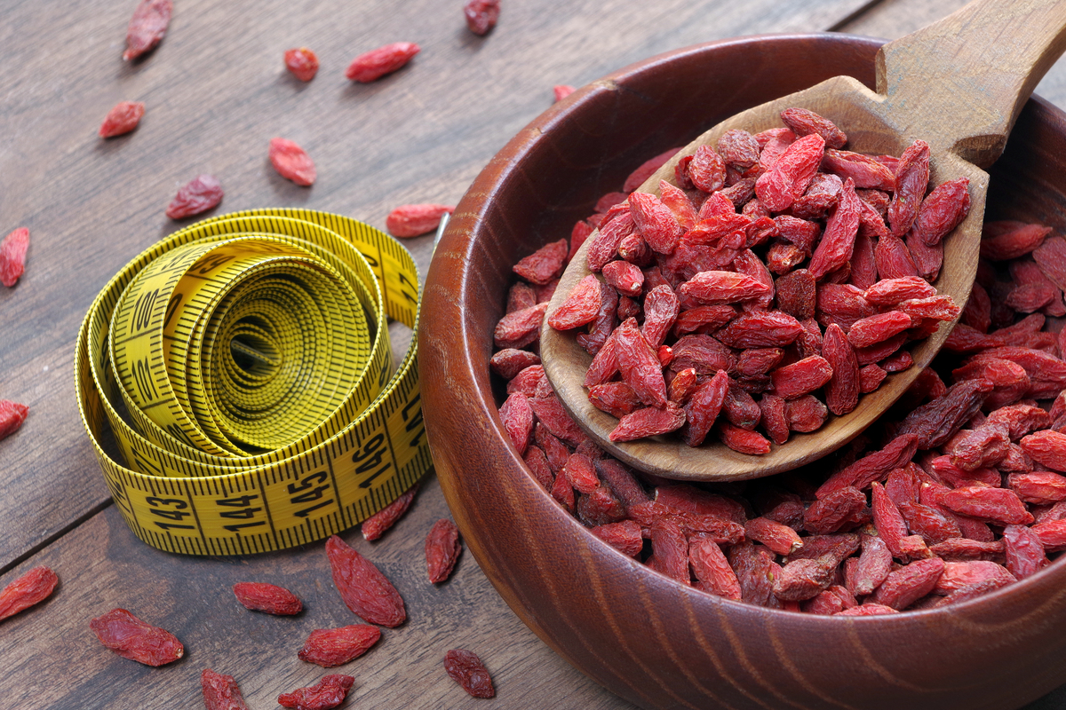 红参枸杞子泡水喝的功效：养心安神、增强免疫力、滋补养颜