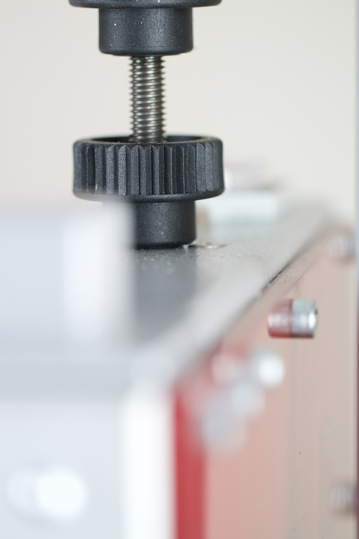 零件：1、车轮；2、弹簧；3、机械夹具；4、连接器；5、连接器；6、伸缩装置；7、挂钩；8、起重吊环；9、起重臂；10、变幅缸；11、钢缆；12、回转支承；13、履带；14、活动杆一；15、活动杆二；16、固定杆一；17、固定杆二、18、转轴；19、连接器。将零件格式改为数字零件、