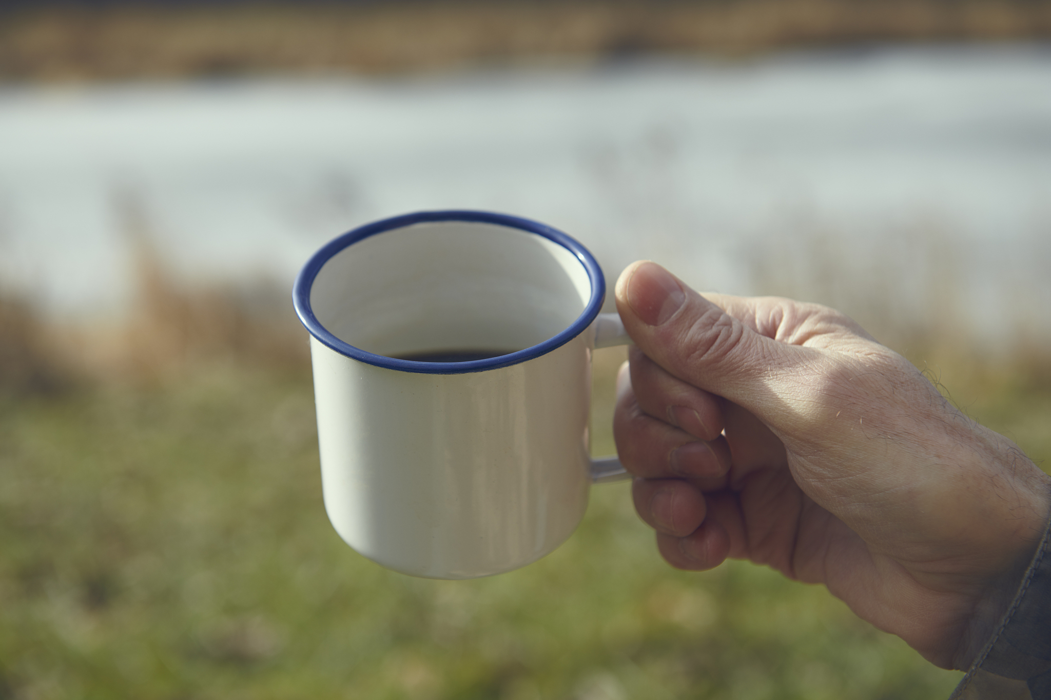 钢镚儿大米小米放到纸杯里是起什么作用的